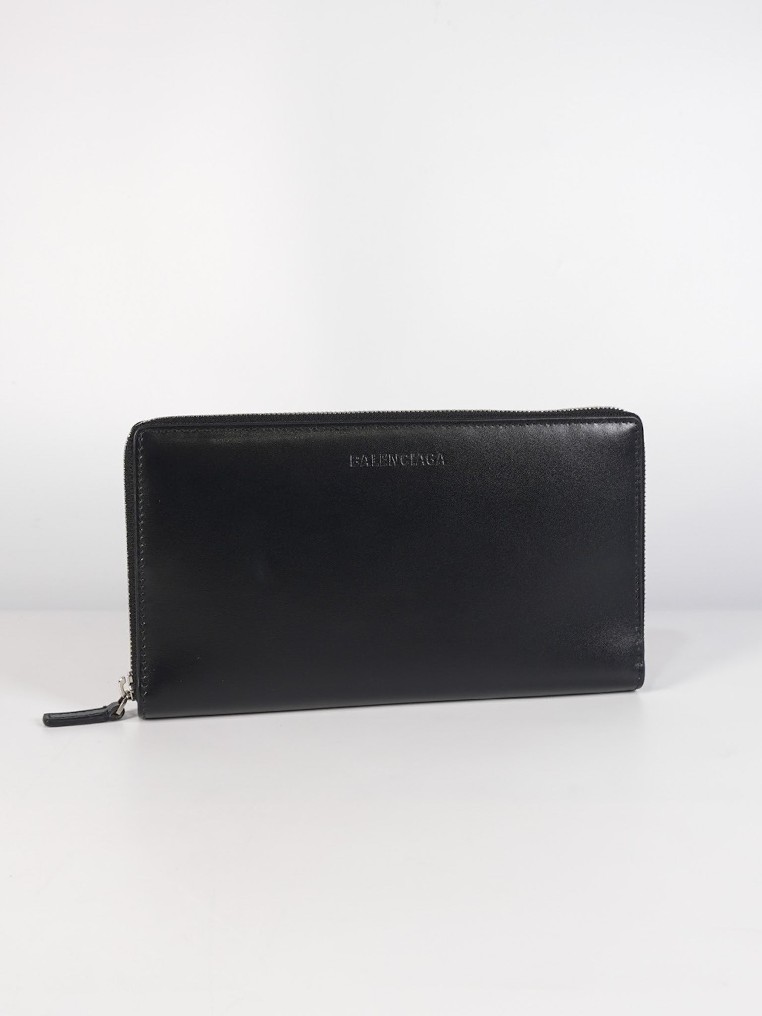 Long Round Zip Wallet in Black Leather | Purse Maison Luxury Bags Shop