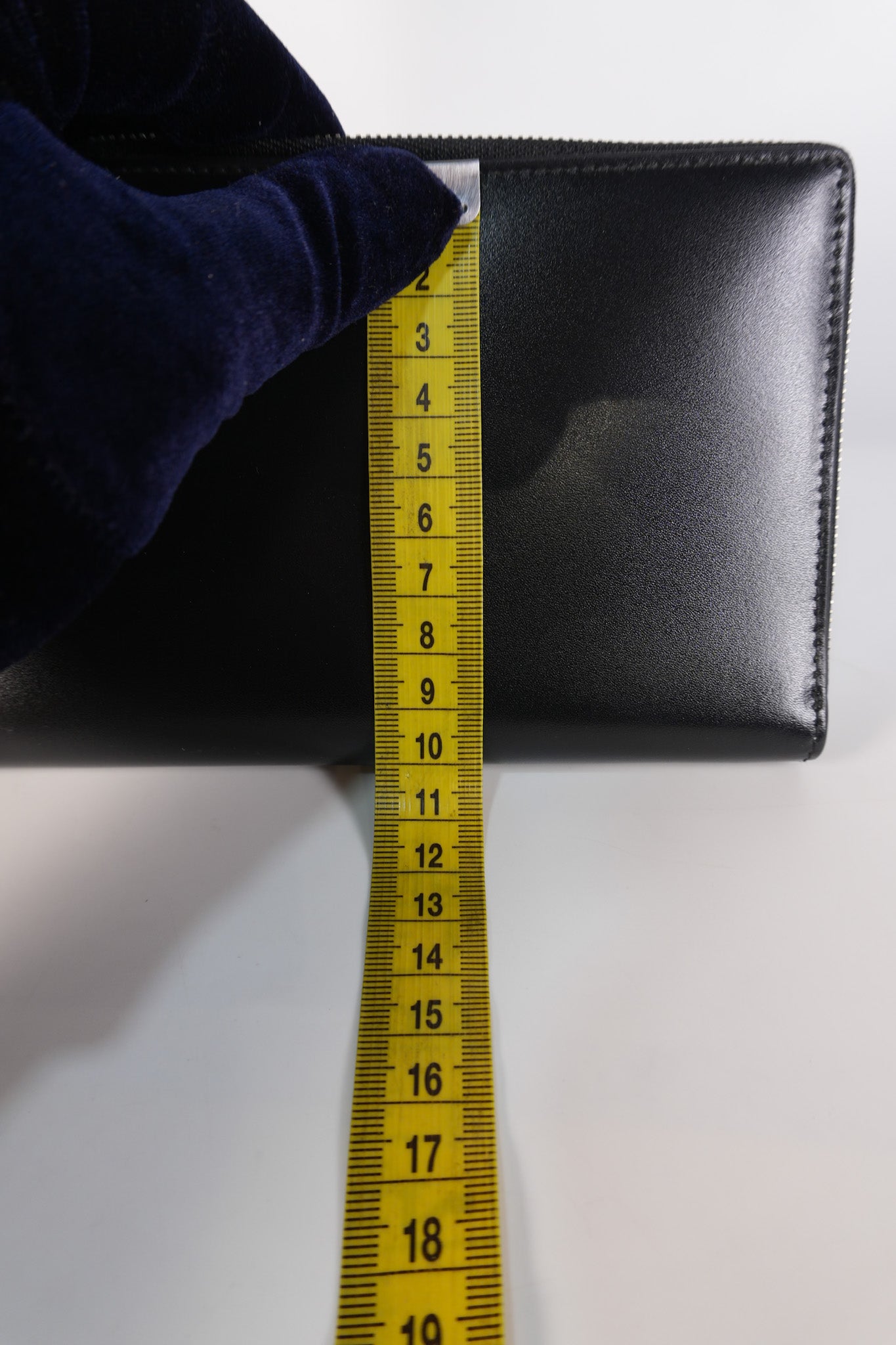 Long Round Zip Wallet in Black Leather | Purse Maison Luxury Bags Shop