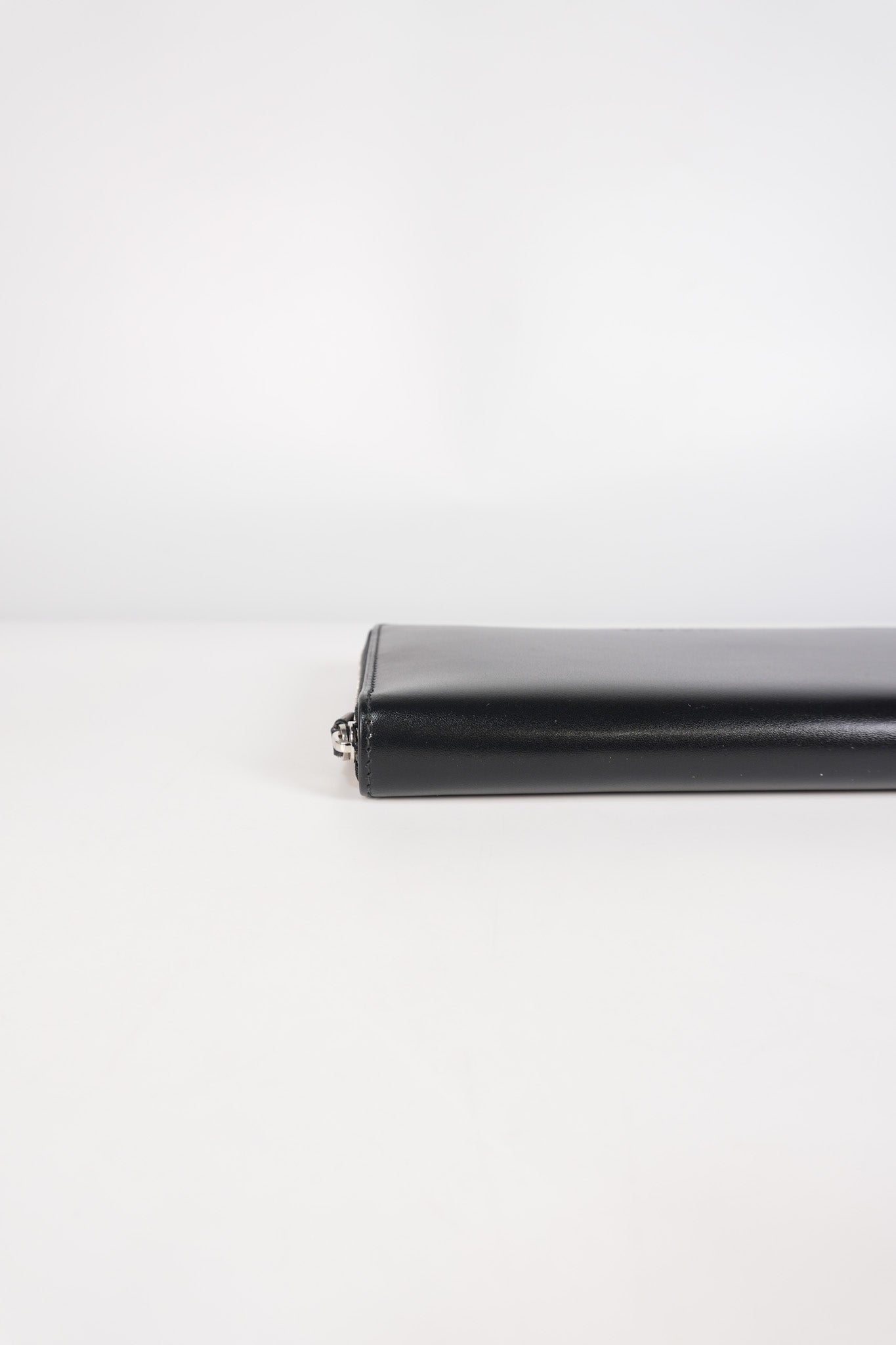 Long Round Zip Wallet in Black Leather | Purse Maison Luxury Bags Shop