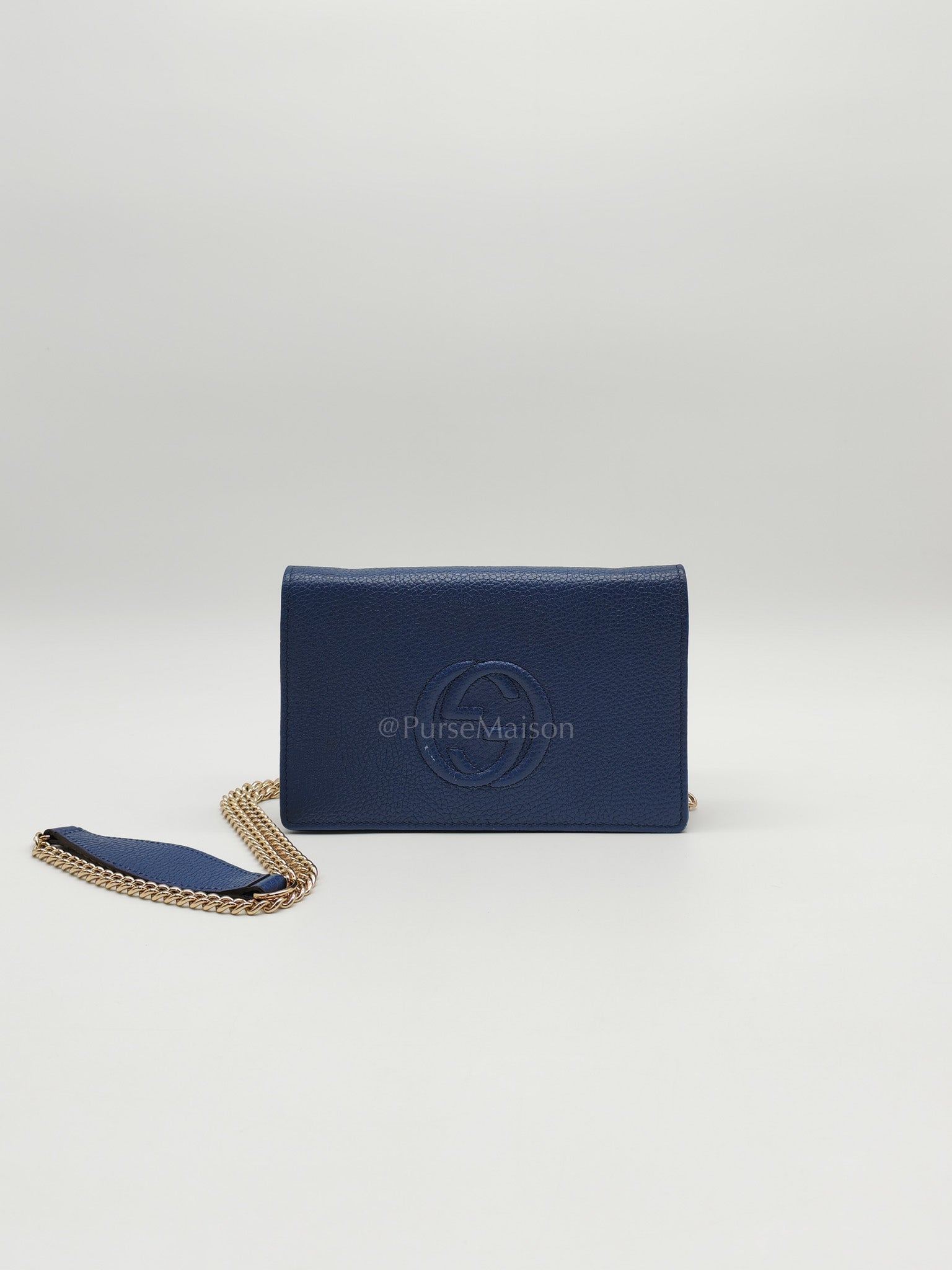Soho Wallet on Chain in Blue Grained Leather Light Gold Hardware