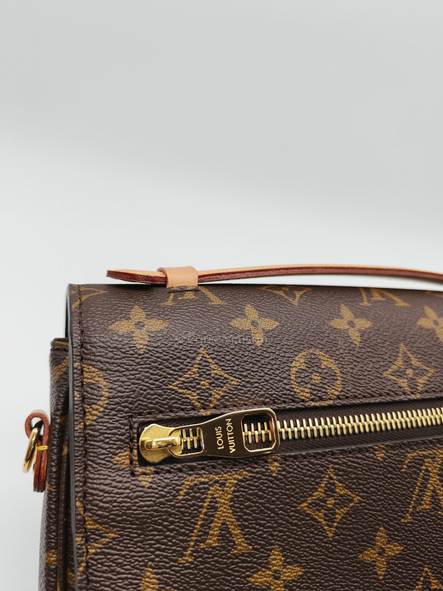 Pochette Metis in Monogram Canvas & Gold Hardware (Datecode: GI1290)