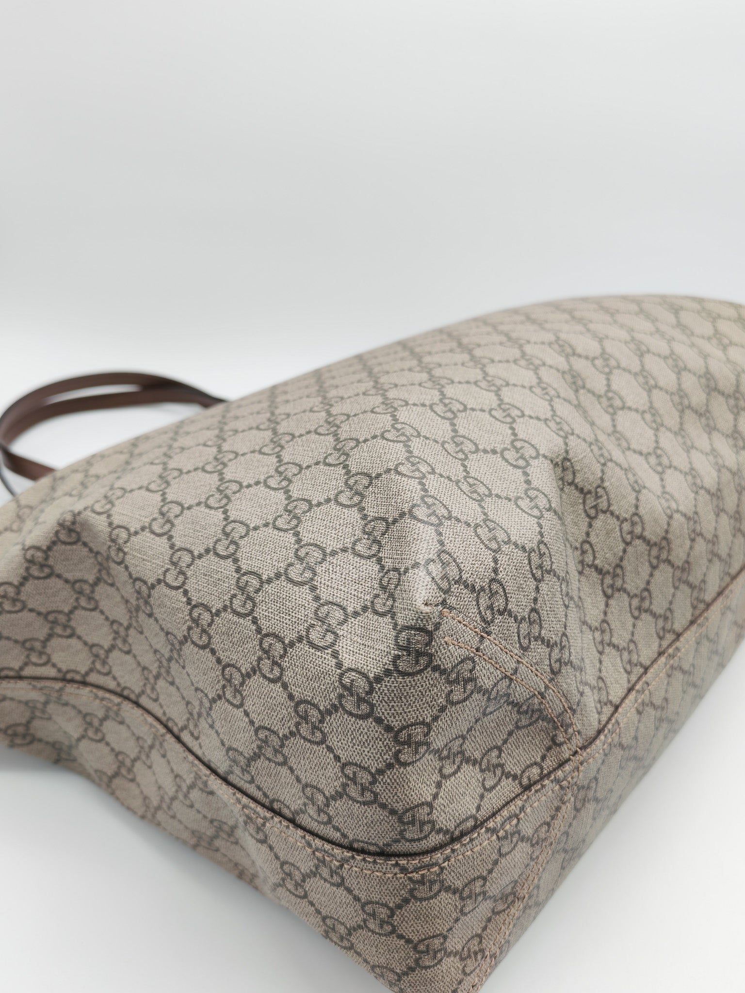 Ophidia Medium Tote Bag in GG Supreme Monogram Canvas