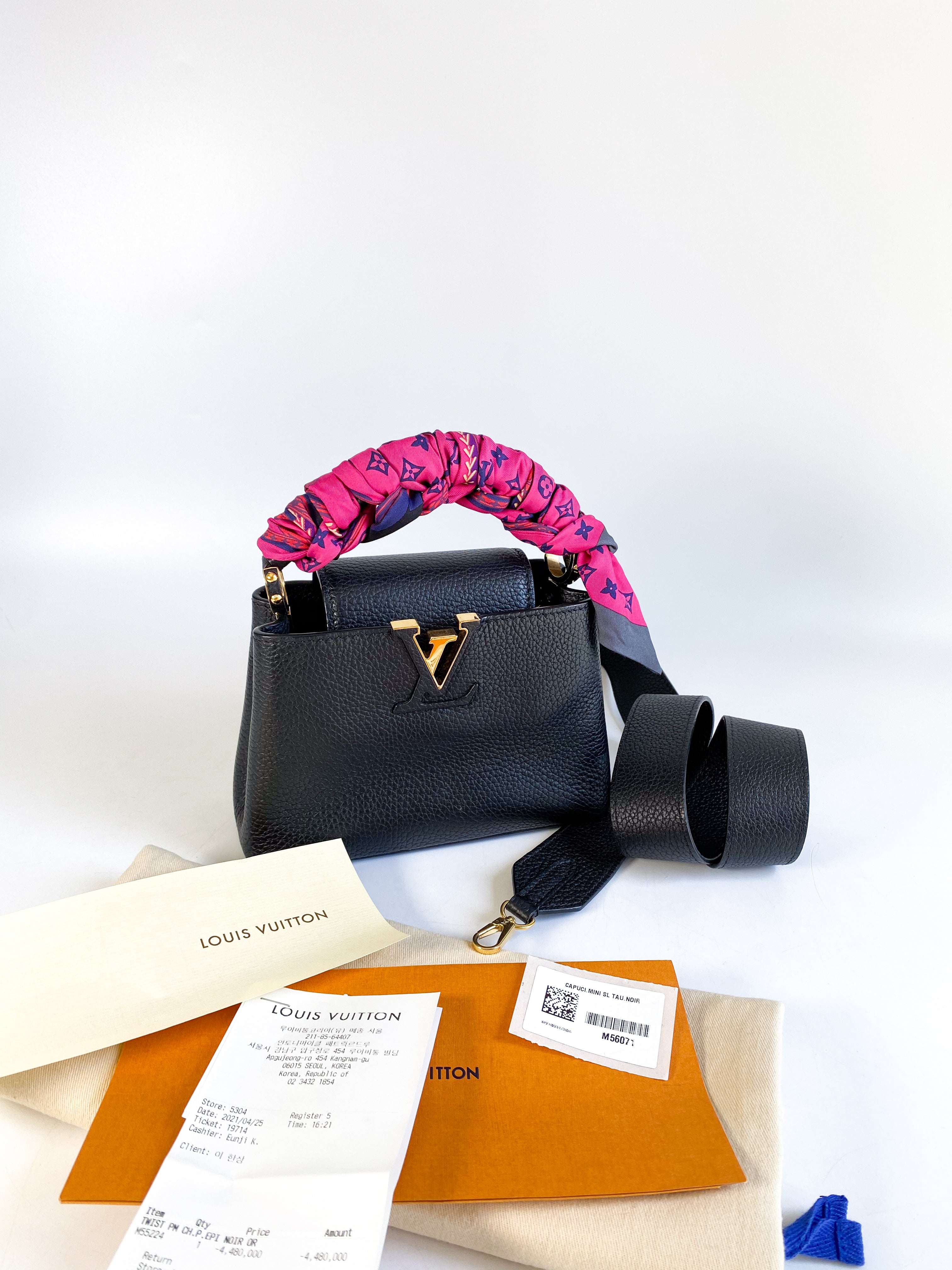 Louis Vuitton Capucines Mini Black Taurillon Leather Bag (Date