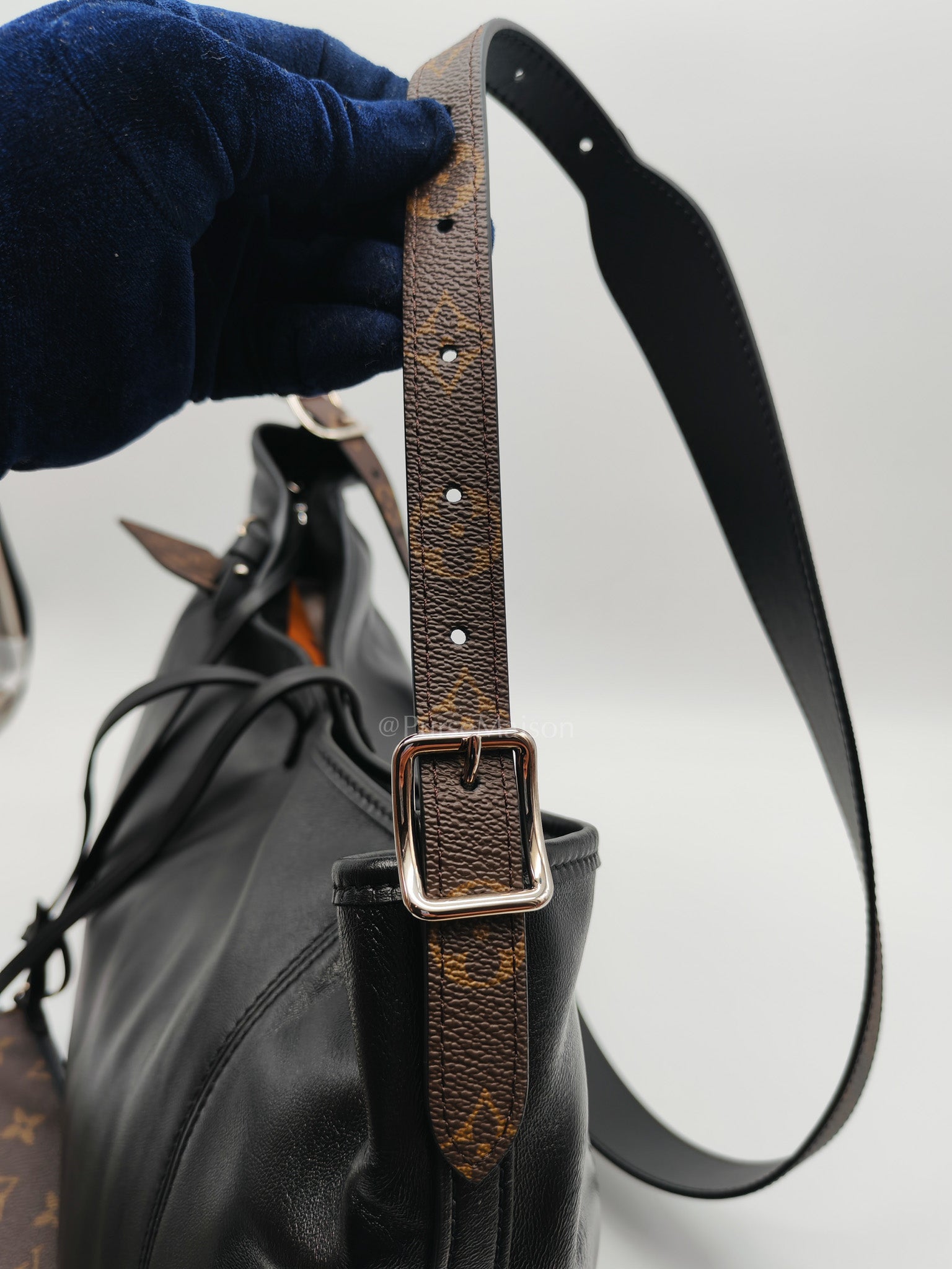 Carry All Vibe MM in Black Lambskin Leather & Silver Hardware Microchip | Purse Maison Luxury Bags Shop