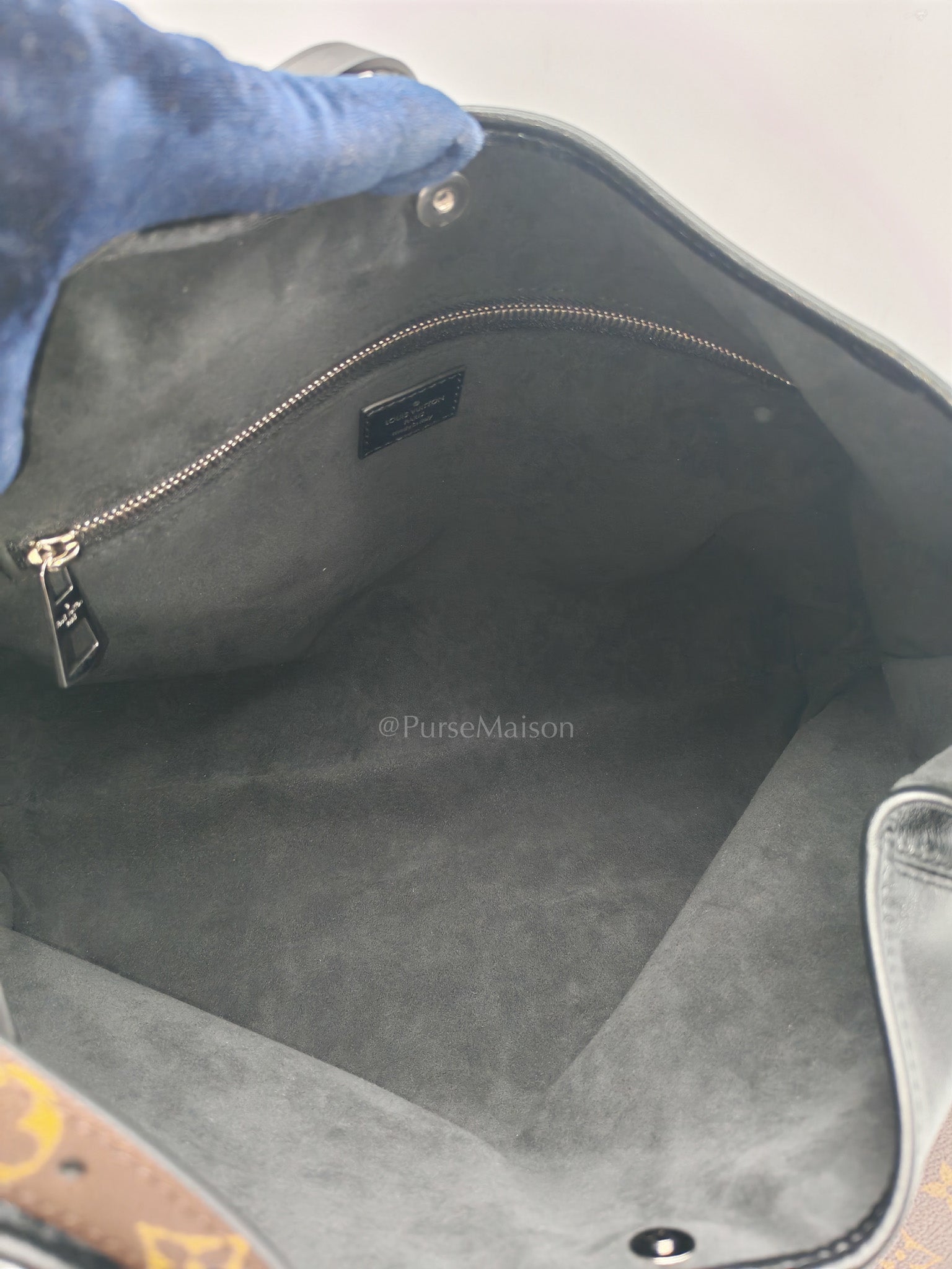 Carry All Vibe MM in Black Lambskin Leather & Silver Hardware Microchip | Purse Maison Luxury Bags Shop