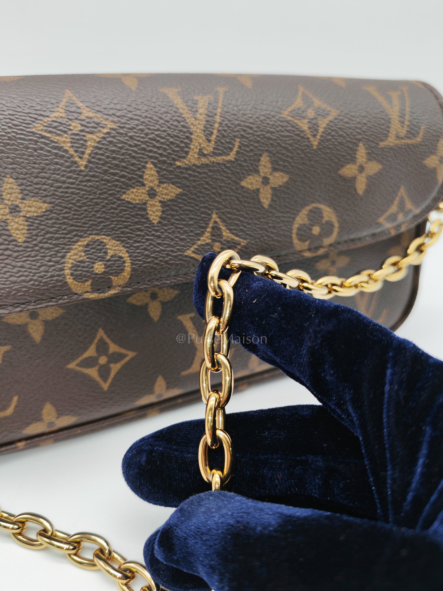 Ivy Wallet On Chain in Monogram Canvas Shoulder Bag (Microchip) | Purse Maison Luxury Bags Shop