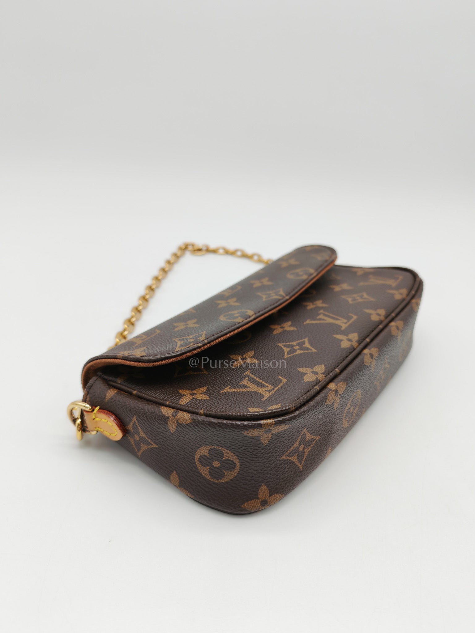 Ivy Wallet On Chain in Monogram Canvas Shoulder Bag (Microchip) | Purse Maison Luxury Bags Shop