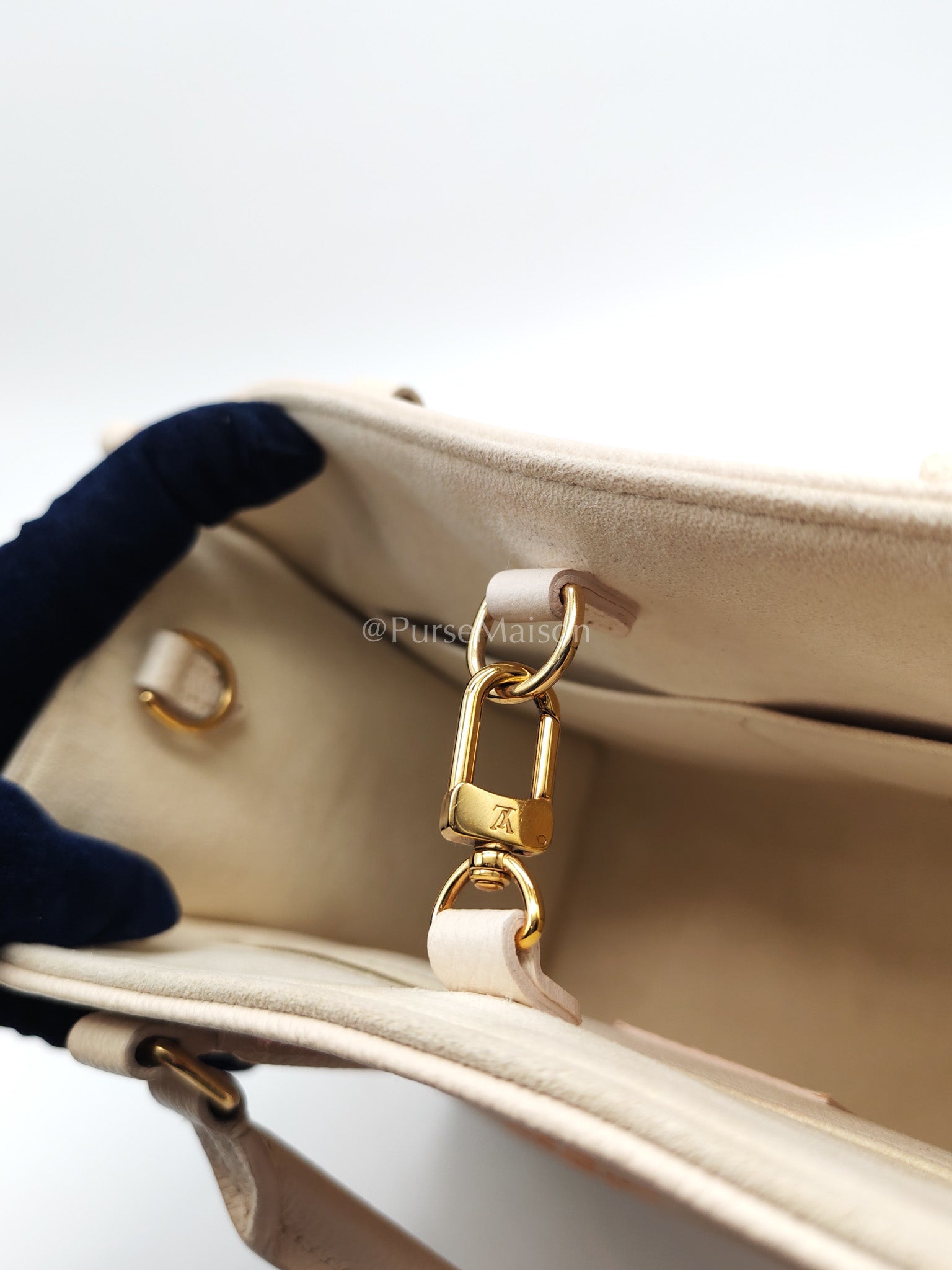 Louis Vuitton On The Go PM in White Monogram Empreinte Leather (Microchip) | Purse Maison Luxury Bags Shop
