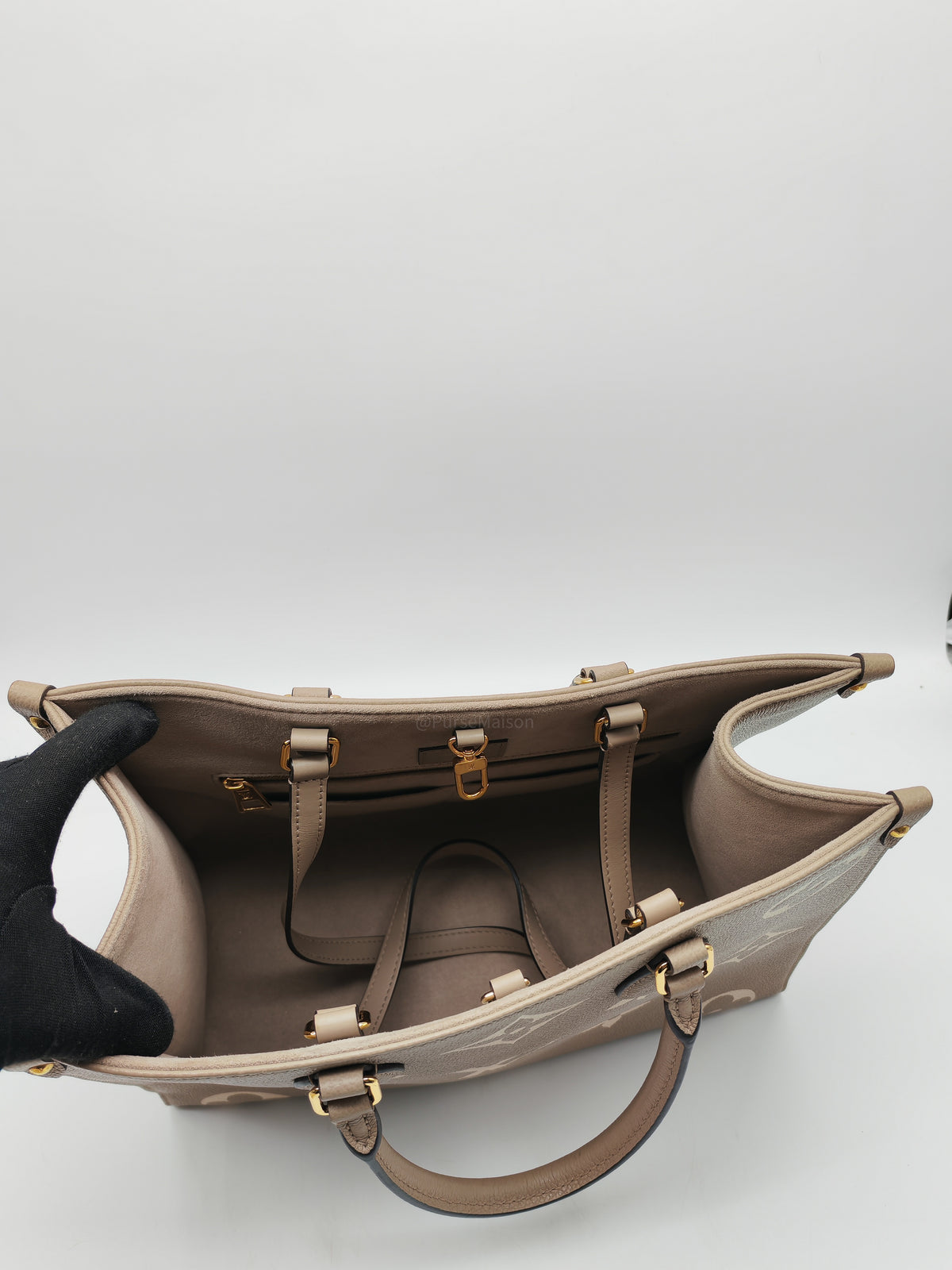 Louis Vuitton OntheGo (OTG) MM in Tourterelle/Creme Monogram Empriente Leather and Gold Hardware Microchip | Purse Maison Luxury Bags Shop