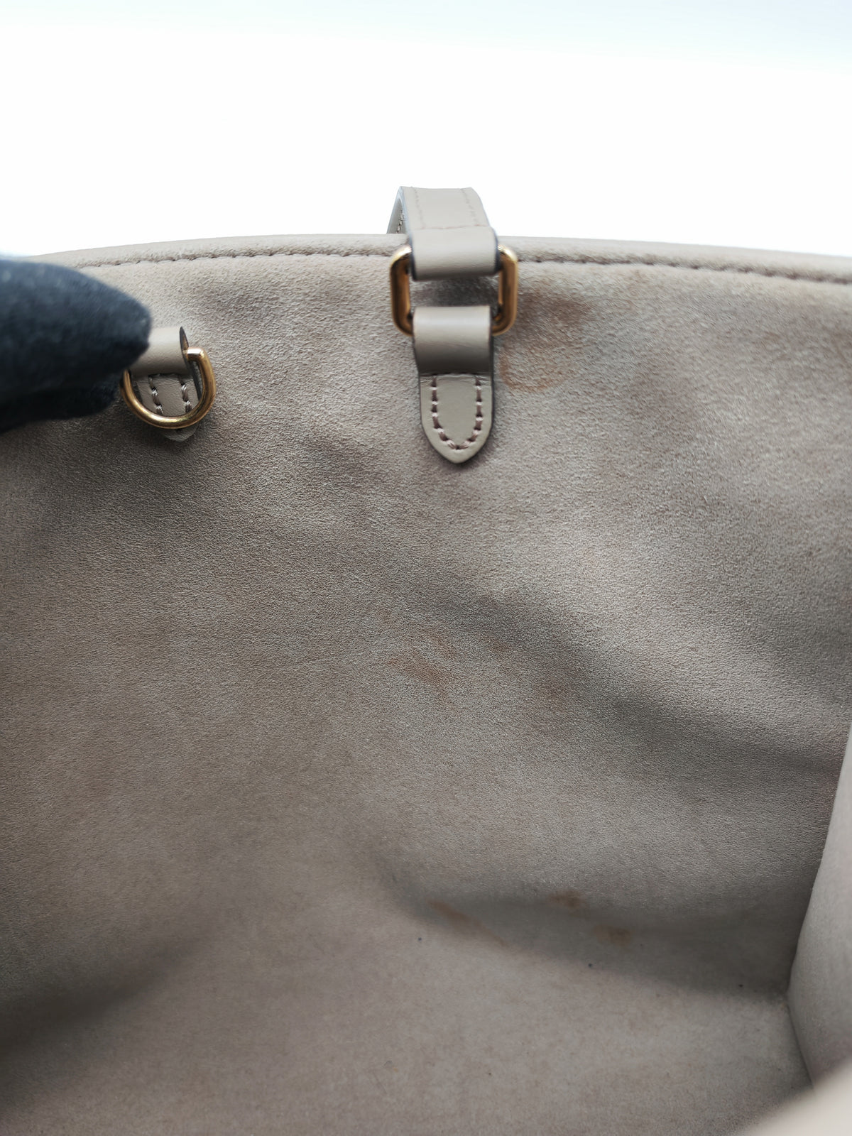 Louis Vuitton OntheGo (OTG) MM in Tourterelle/Creme Monogram Empriente Leather and Gold Hardware Microchip | Purse Maison Luxury Bags Shop