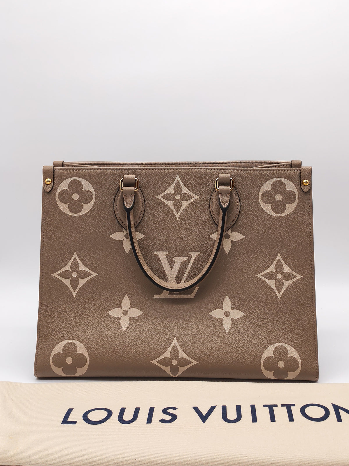Louis Vuitton OntheGo (OTG) MM in Tourterelle/Creme Monogram Empriente Leather and Gold Hardware Microchip | Purse Maison Luxury Bags Shop