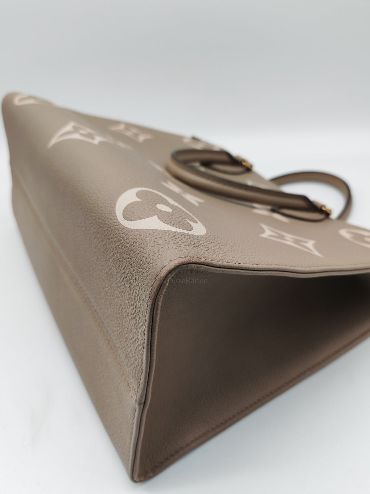 Louis Vuitton OntheGo (OTG) MM in Tourterelle/Creme Monogram Empriente Leather and Gold Hardware Microchip | Purse Maison Luxury Bags Shop