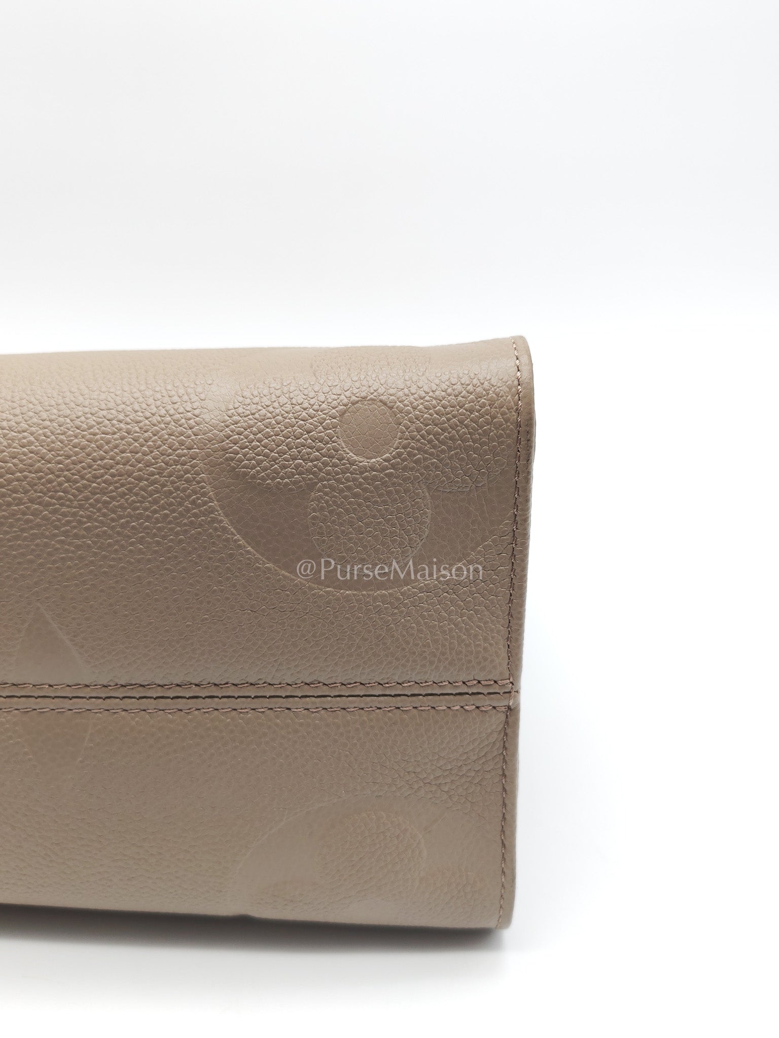 Louis Vuitton OnTheGo Tote Bag MM in Tourtorelle Monogram Leather (Microchip) | Purse Maison Luxury Bags Shop