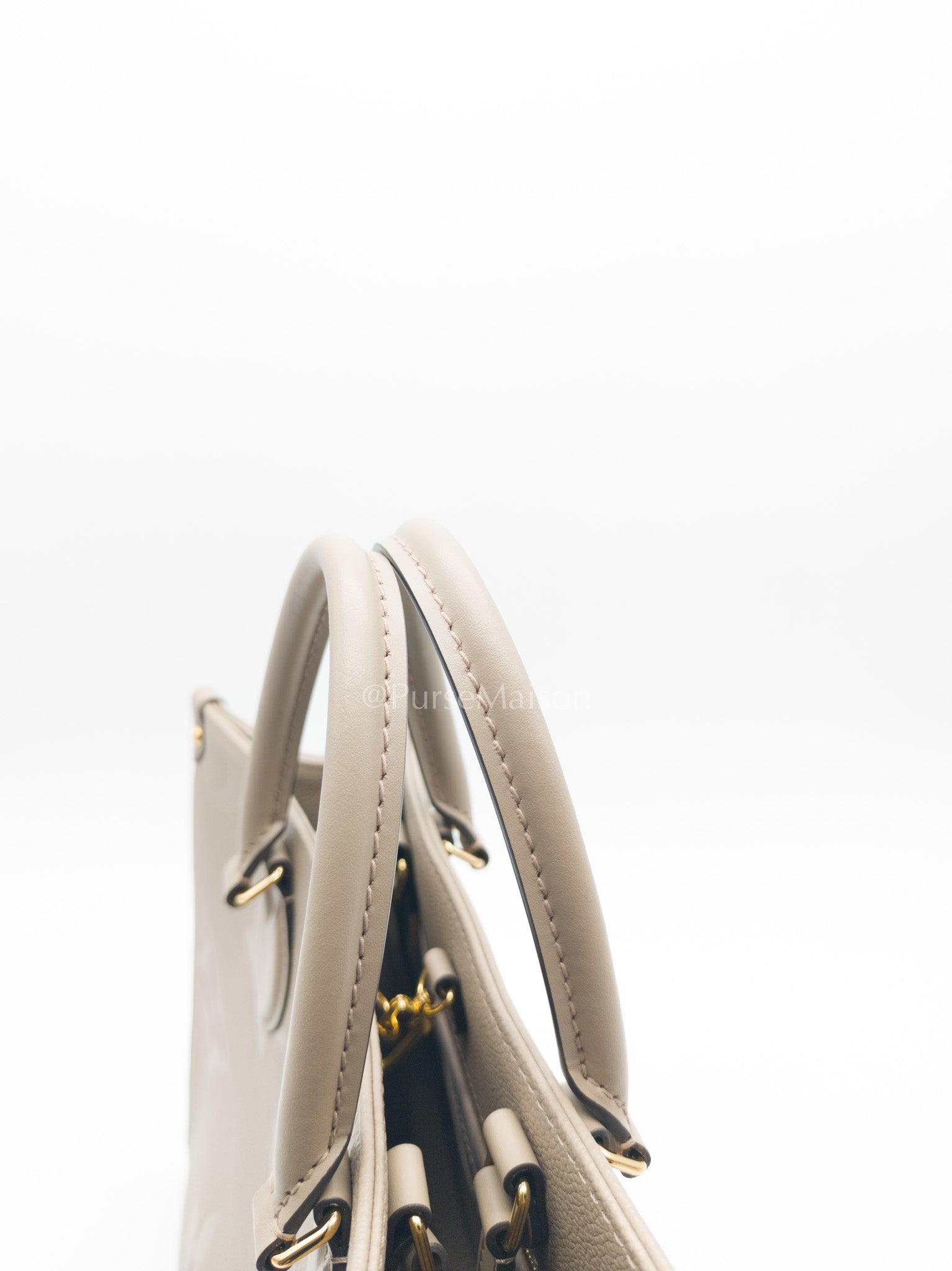 Louis Vuitton OnTheGo Tote Bag MM in Tourtorelle Monogram Leather (Microchip) | Purse Maison Luxury Bags Shop