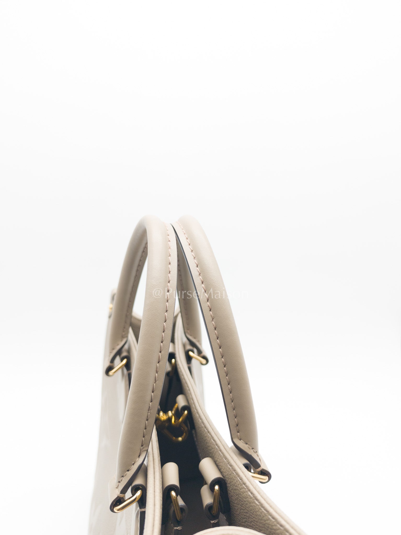 Louis Vuitton OnTheGo Tote Bag MM in Tourtorelle Monogram Leather (Microchip) | Purse Maison Luxury Bags Shop