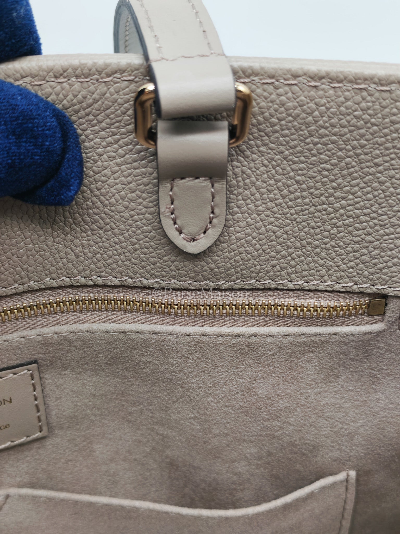 Louis Vuitton OnTheGo Tote Bag MM in Tourtorelle Monogram Leather (Microchip) | Purse Maison Luxury Bags Shop