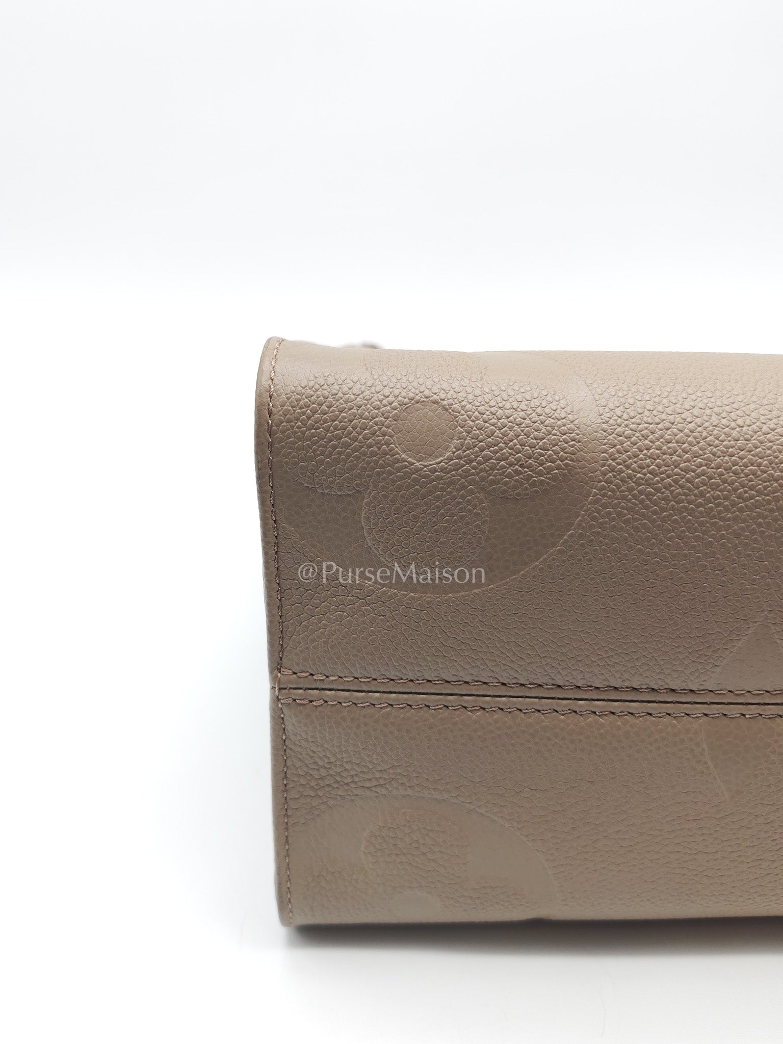 Louis Vuitton OnTheGo Tote Bag MM in Tourtorelle Monogram Leather (Microchip) | Purse Maison Luxury Bags Shop