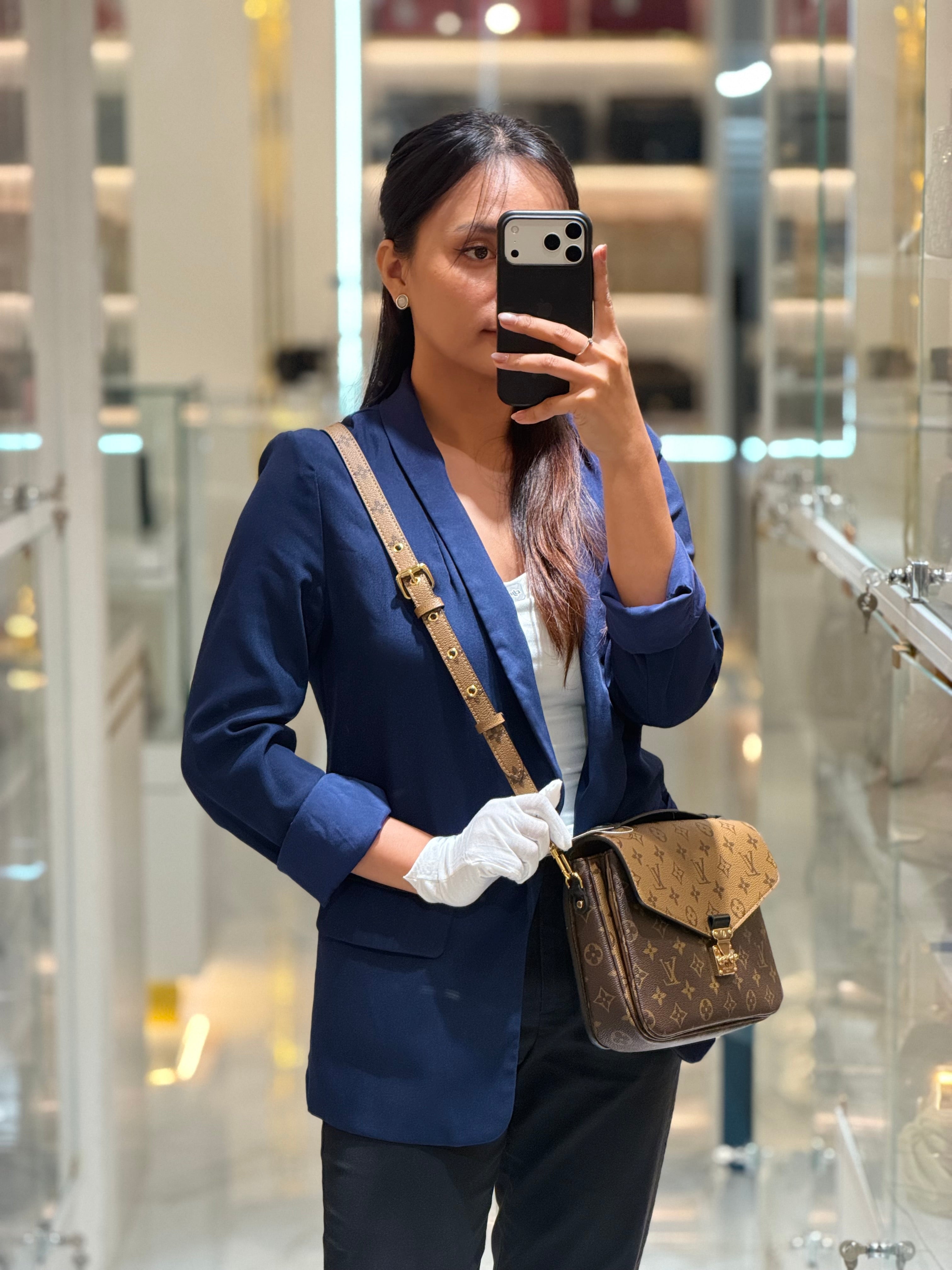 Pochette Metis in Reverse Monogram Canvas & Gold Hardware Microchip | Purse Maison Luxury Bags Shop
