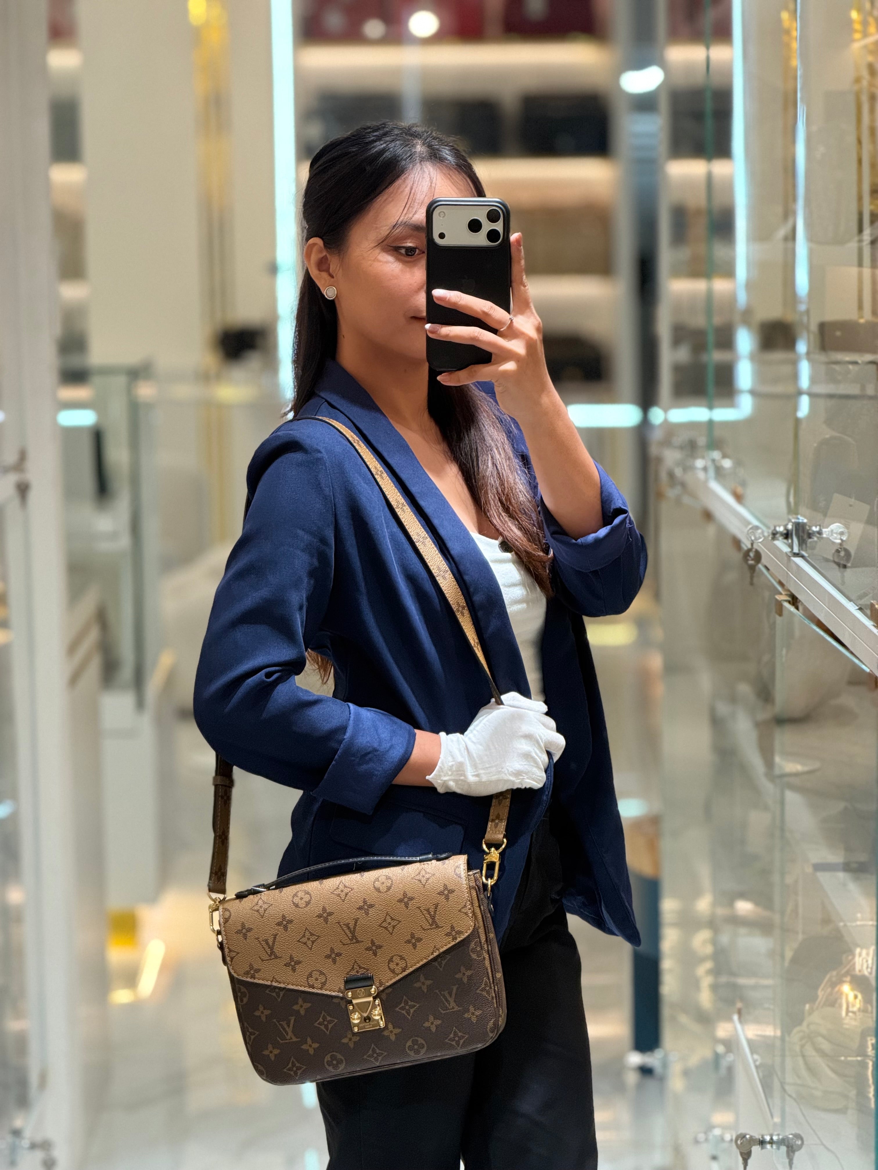 Pochette Metis in Reverse Monogram Canvas & Gold Hardware Microchip | Purse Maison Luxury Bags Shop