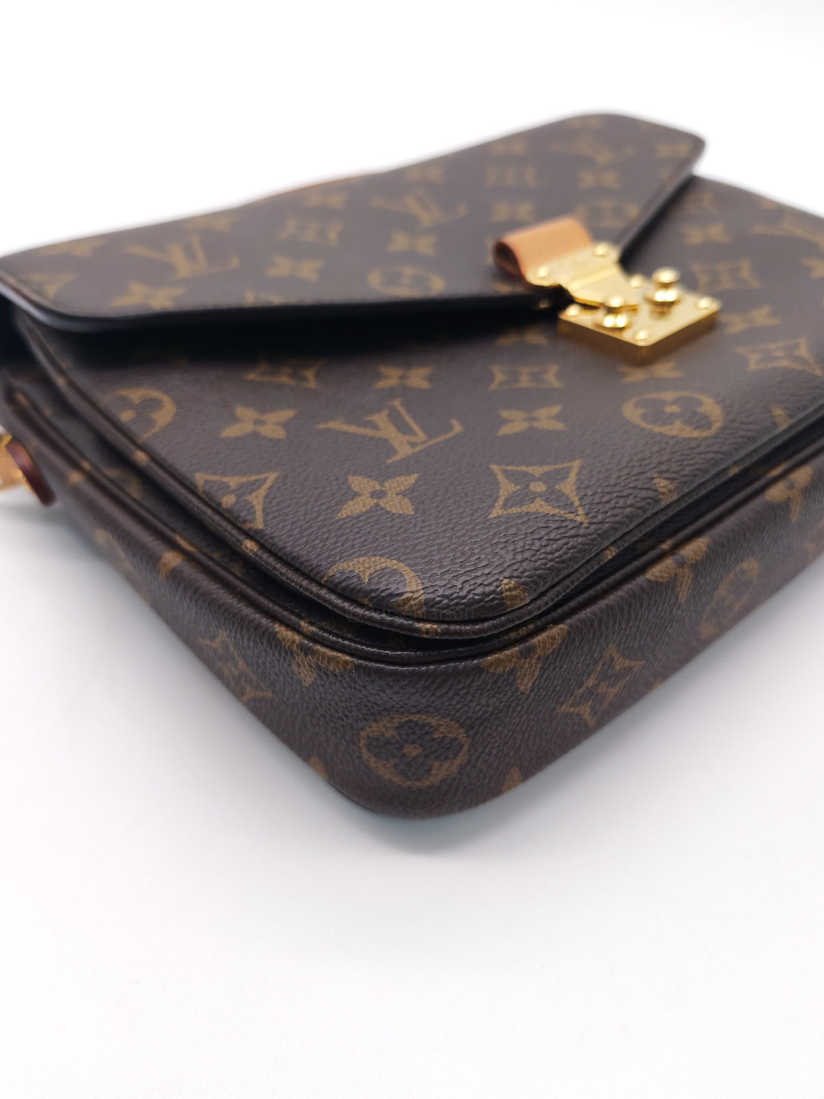 Louis Vuitton Pochette Metis MM in Monogram Canvas (Microchip) | Purse Maison Luxury Bags Shop