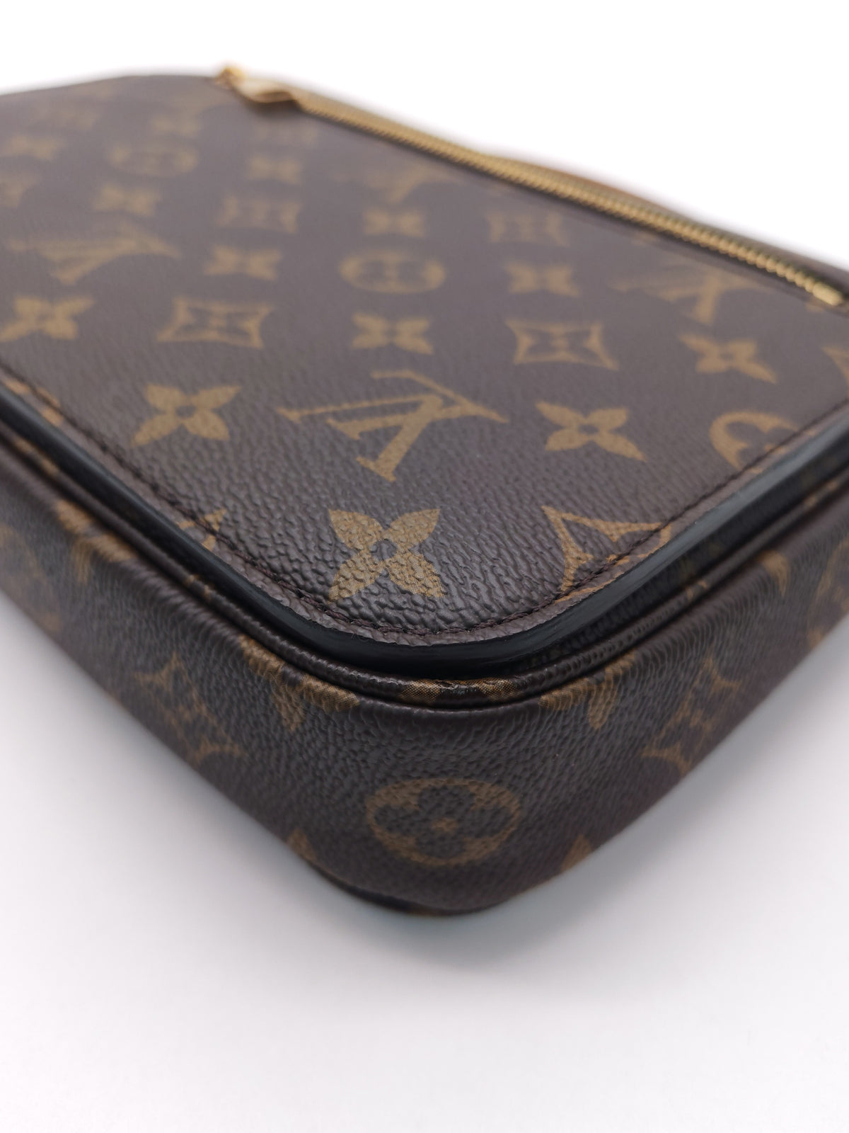 Louis Vuitton Pochette Metis MM in Monogram Canvas (Microchip) | Purse Maison Luxury Bags Shop
