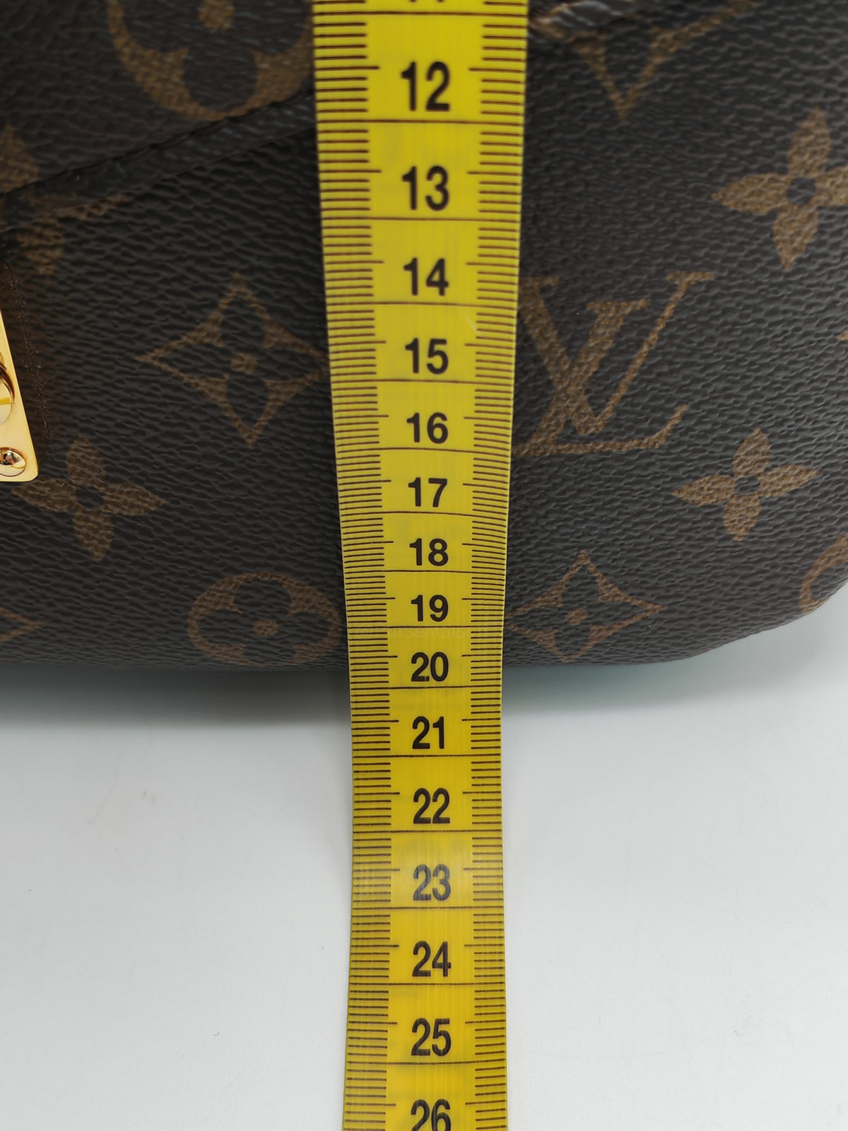 Louis Vuitton Pochette Metis MM in Monogram Canvas (Microchip) | Purse Maison Luxury Bags Shop