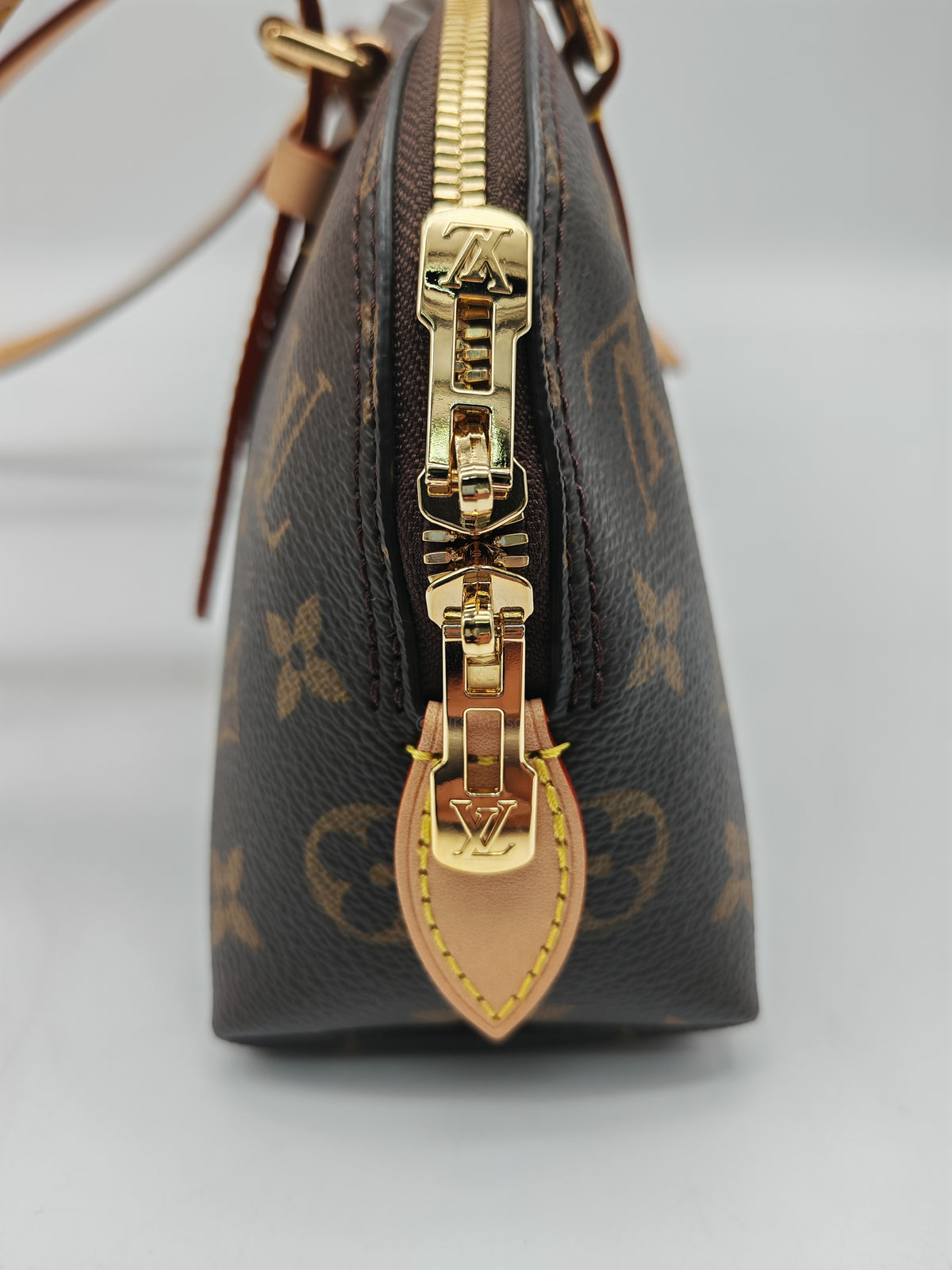 Louis Vuitton Squire East West Handbag in Monogram Canvas and Gold Hardware Microchip | Purse Maison Luxury Bags Shop