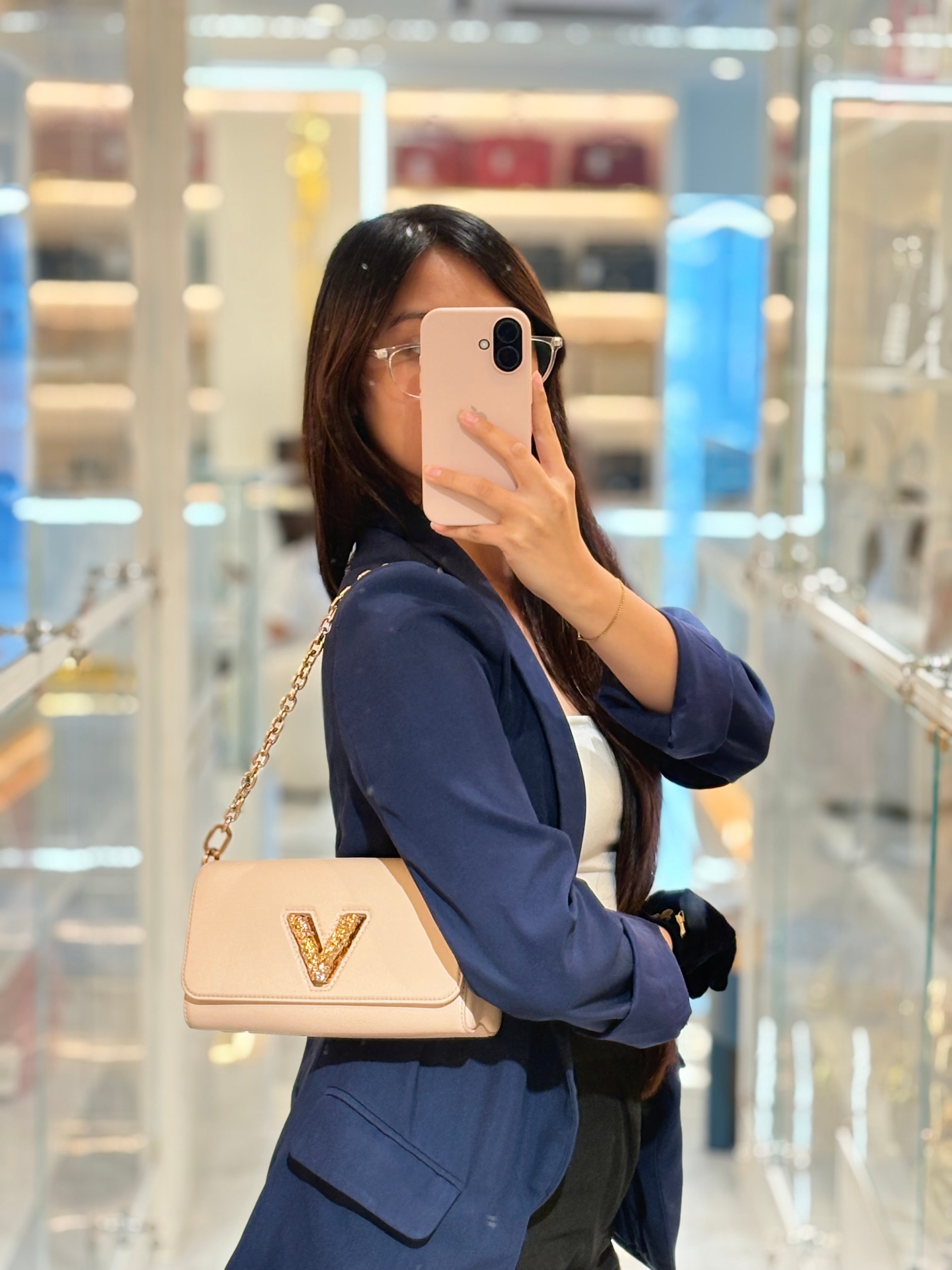 Twist East West in Rose Ballerine Grained Leather Rosegold Hardware Shoulder Bag | Purse Maison Luxury Bags Shop