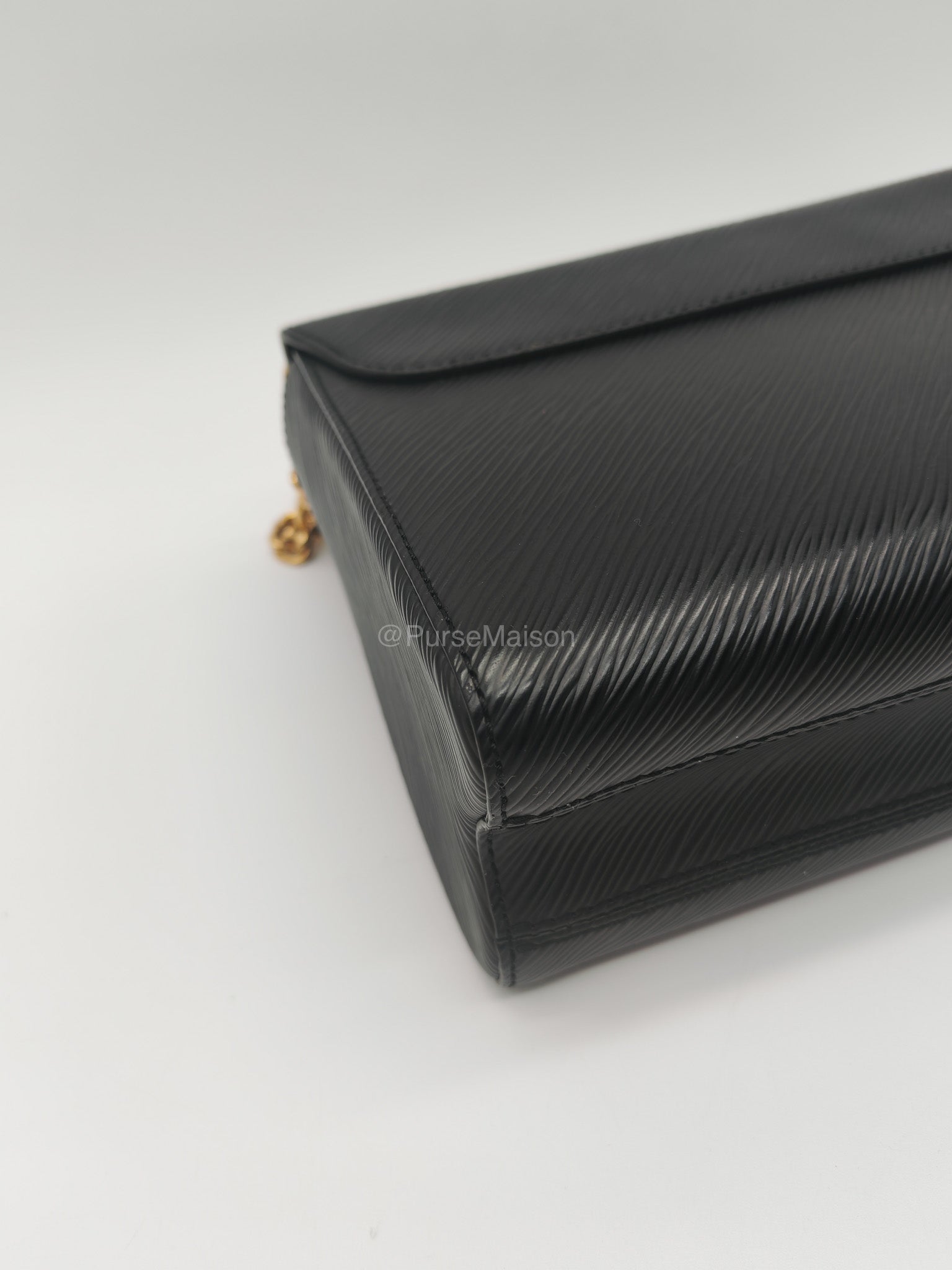 Louis Vuitton Twist MM in Black Epi Leather Shoulder Bag (Date Code:FL0199) | Purse Maison Luxury Bags Shop