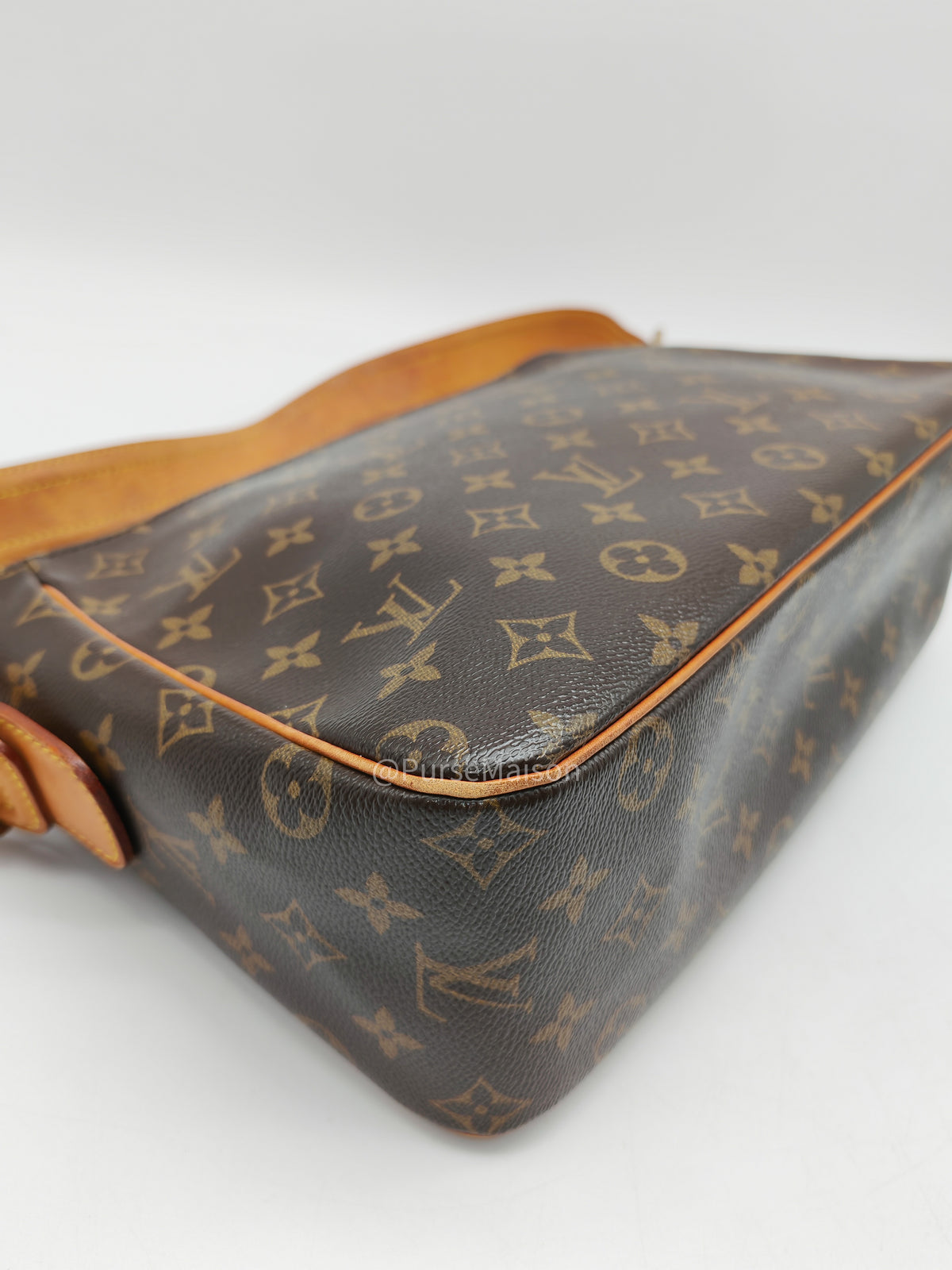 Louis Vuitton Viva-Cite GM in Monogram Canvas and Gold Hardware (Datecode: AR0045) | Purse Maison Luxury Bags Shop