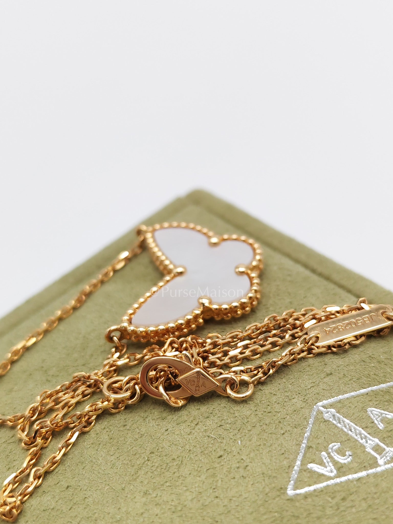 Lucky Alhambra White Mother of Pearl 18k Gold Necklace Year 2020 | Purse Maison Luxury Bags Shop