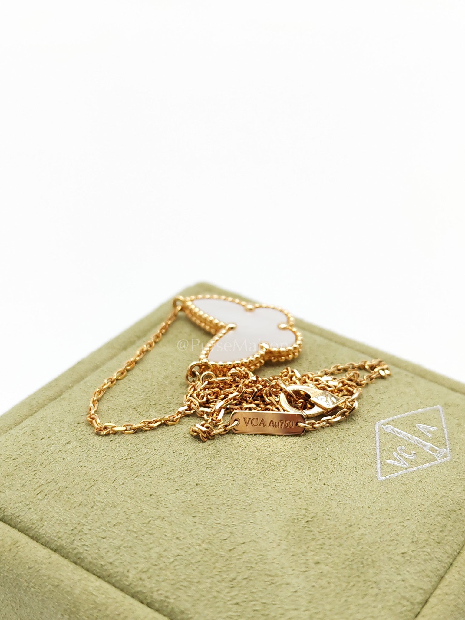 Lucky Alhambra White Mother of Pearl 18k Gold Necklace Year 2020 | Purse Maison Luxury Bags Shop