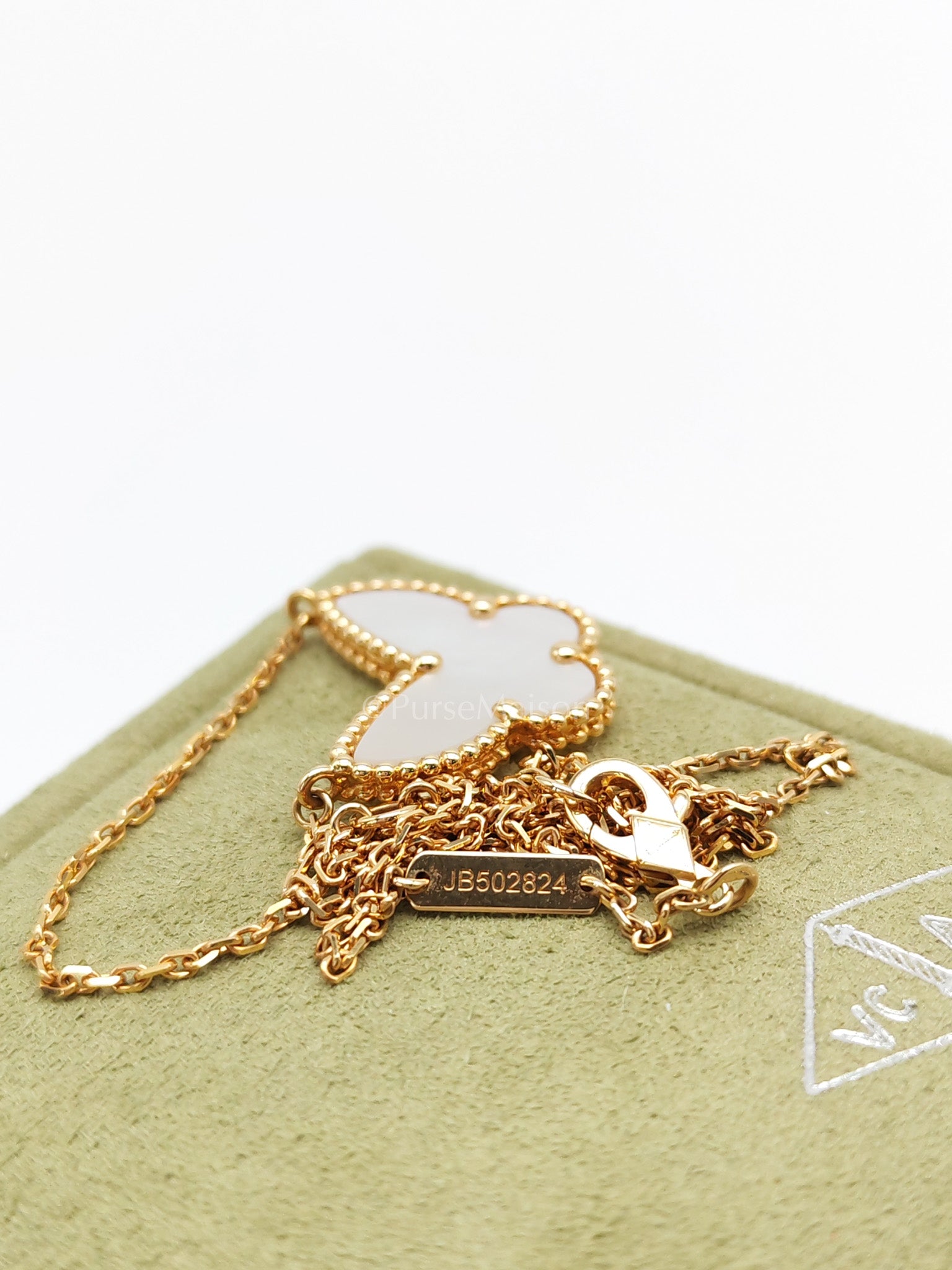 Lucky Alhambra White Mother of Pearl 18k Gold Necklace Year 2020 | Purse Maison Luxury Bags Shop