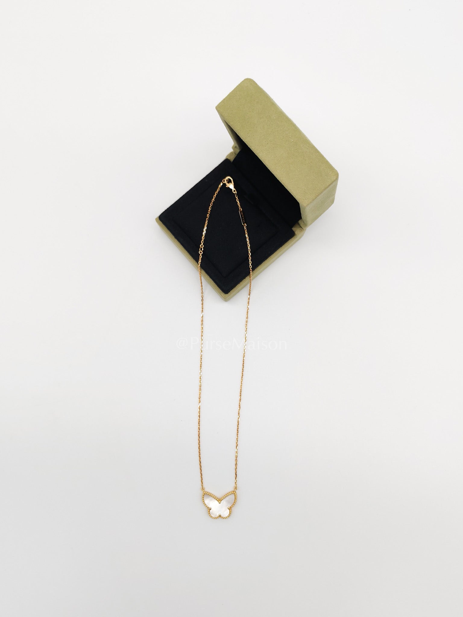 Lucky Alhambra White Mother of Pearl 18k Gold Necklace Year 2020 | Purse Maison Luxury Bags Shop