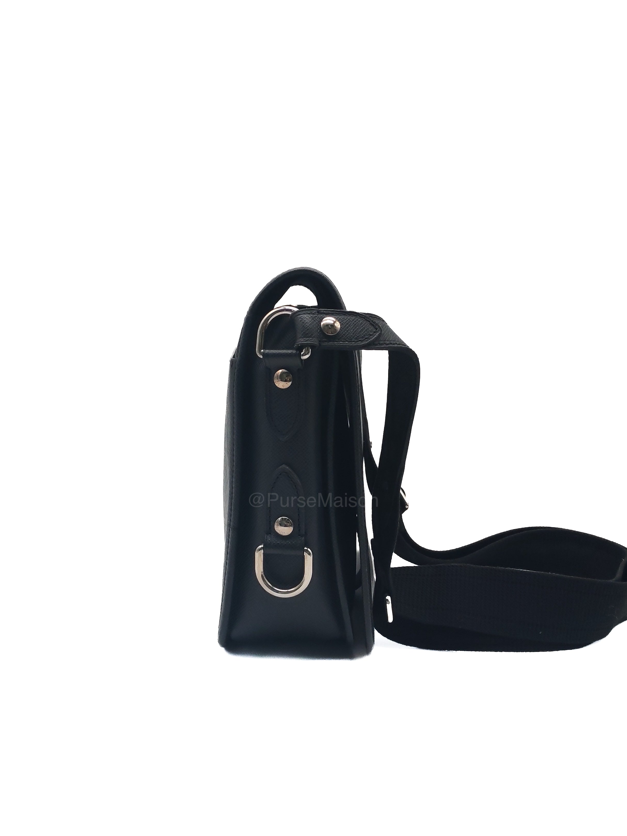 Louis Vuitton Andrei Messenger Bag in Black Taiga Leather and Silver Hardware (Datecode: BA2008)