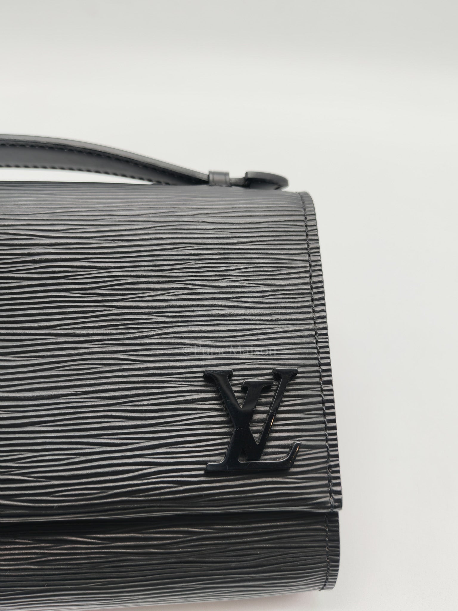 Clery Pochette in Black Epi Leather & Black/Silver Hardware (Datecode: SR2199)