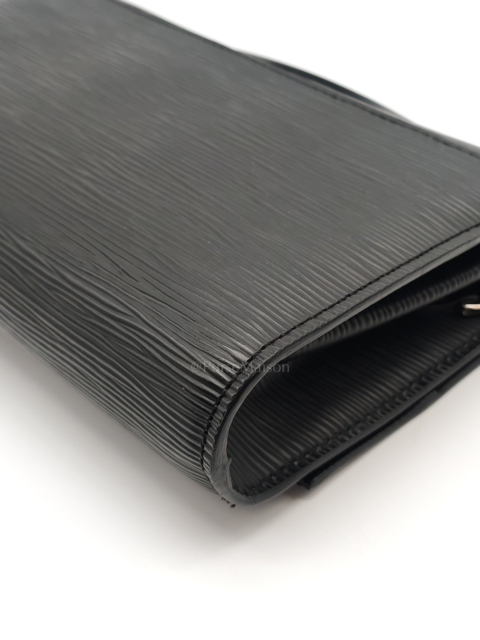 Clery Pochette in Black Epi Leather & Black/Silver Hardware (Datecode: SR2199)