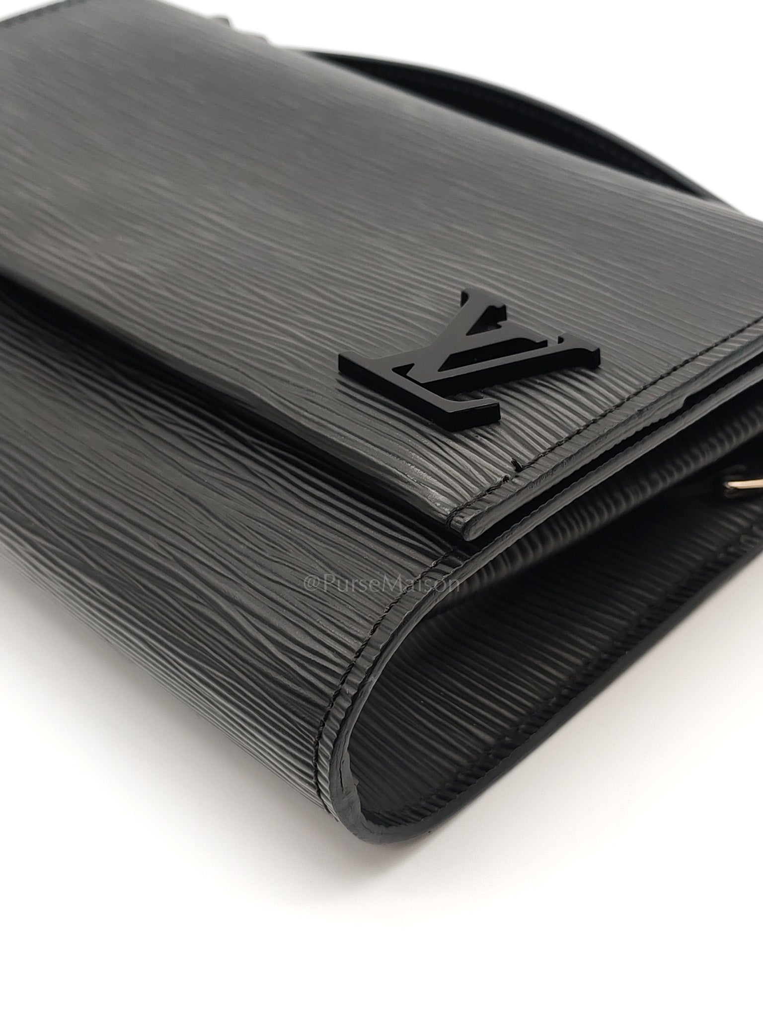 Clery Pochette in Black Epi Leather & Black/Silver Hardware (Datecode: SR2199)
