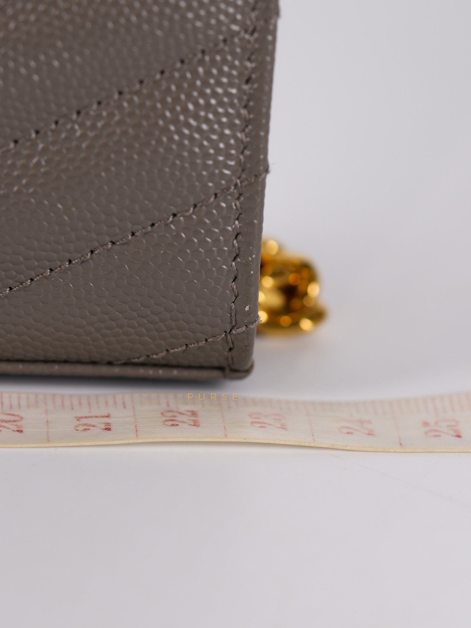 Matelasse Gray Medium Grained de Poudre Wallet on Chain | Purse Maison Luxury Bags Shop