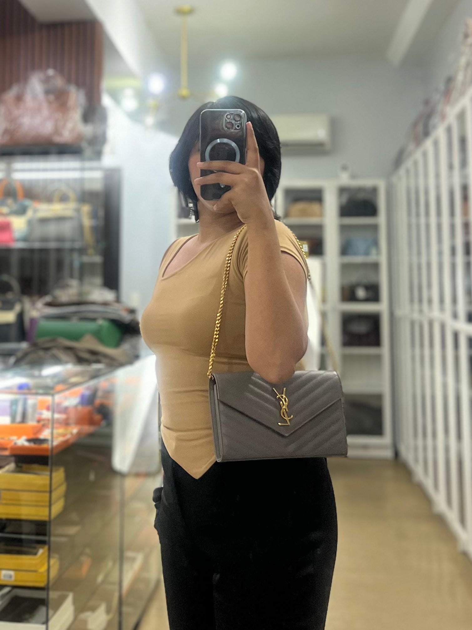 Matelasse Gray Medium Grained de Poudre Wallet on Chain | Purse Maison Luxury Bags Shop