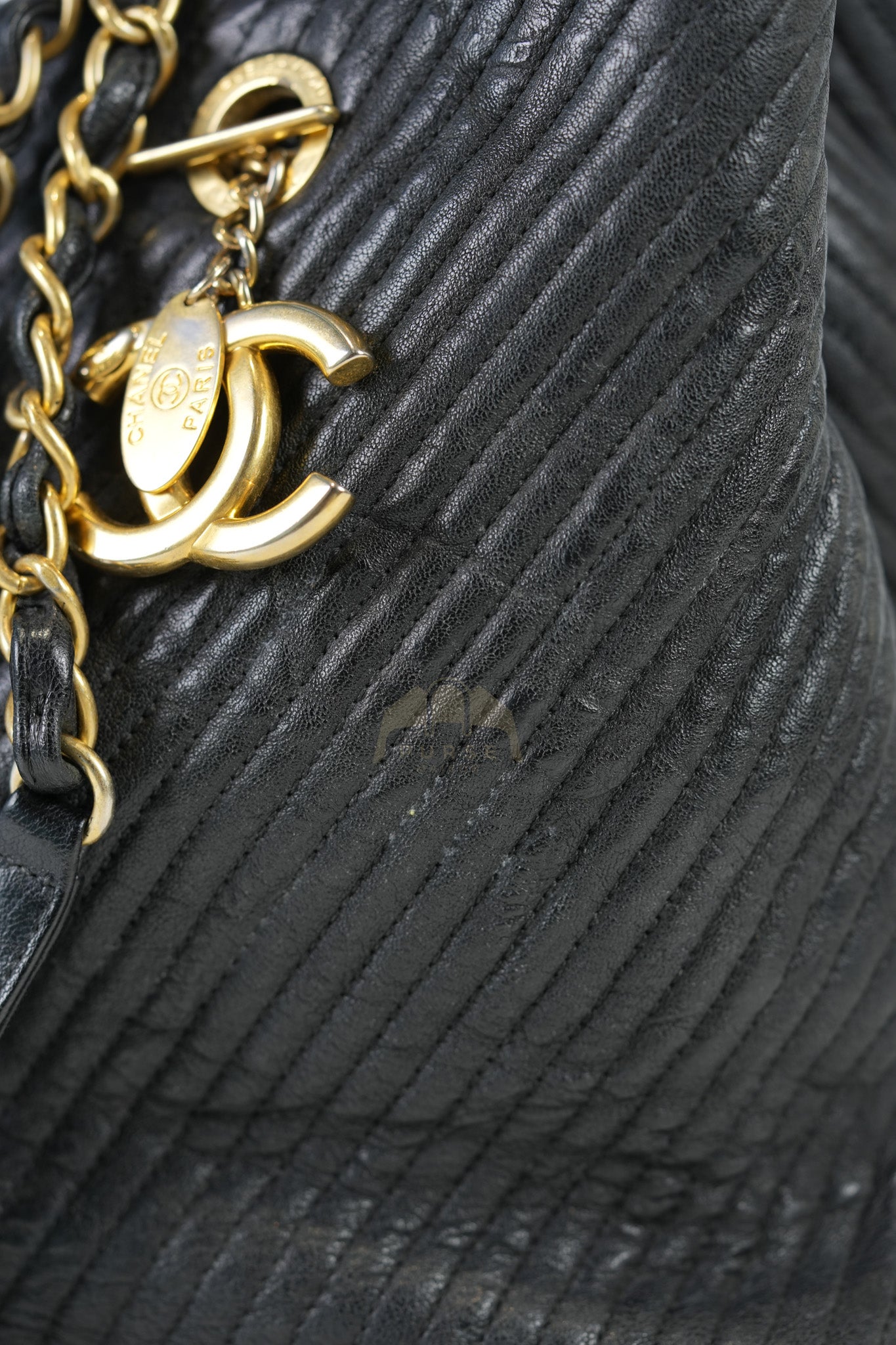 Medallion Charm Tote Bag in Black Chevron Lambskin Leather & Gold Hardware Series 21 | Purse Maison Luxury Bags Shop