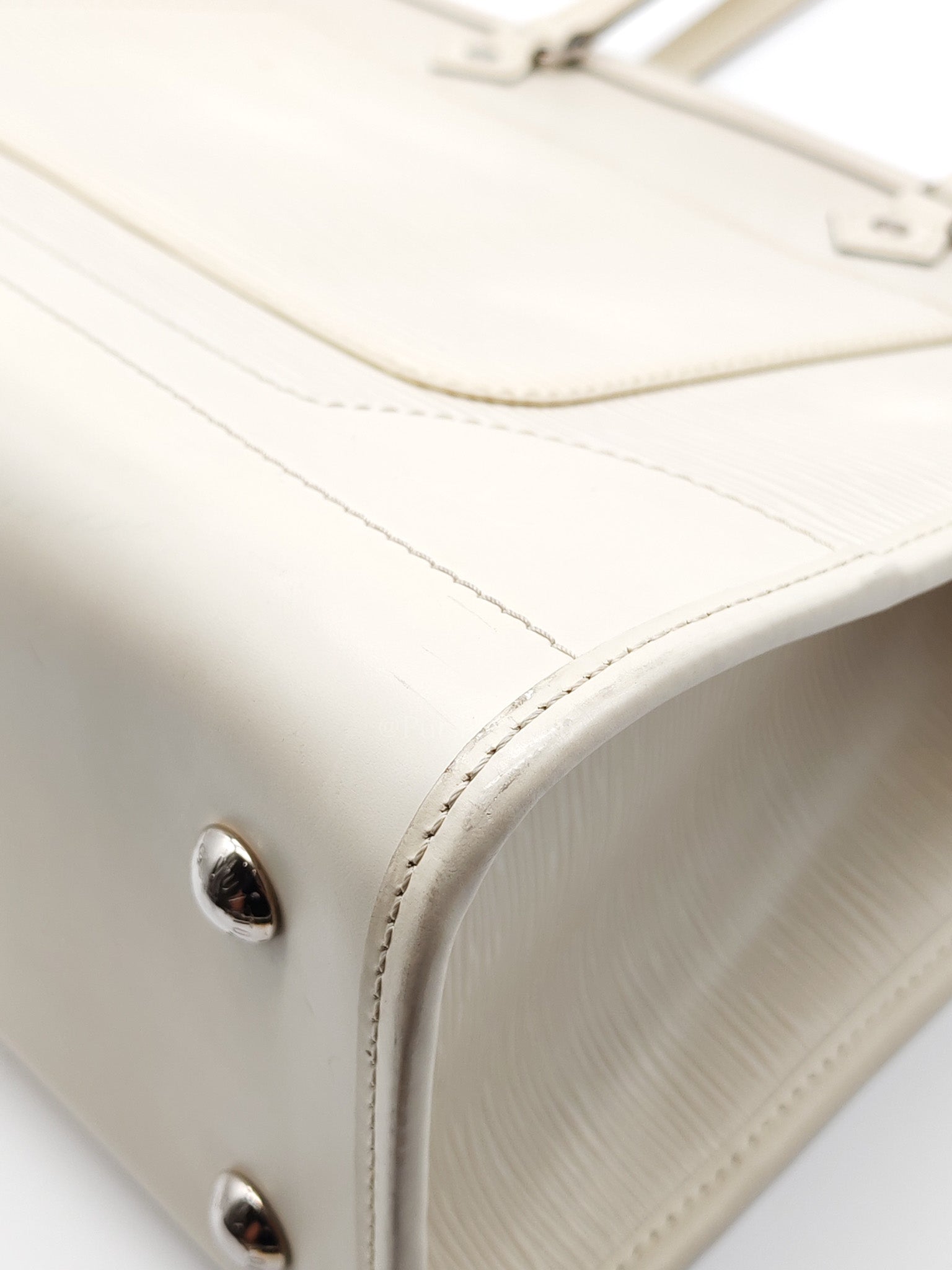 Medeleine GM Bag in White Epi Leather & Silver Hardware (Datecode: AR1099) | Purse Maison Luxury Bags Shop