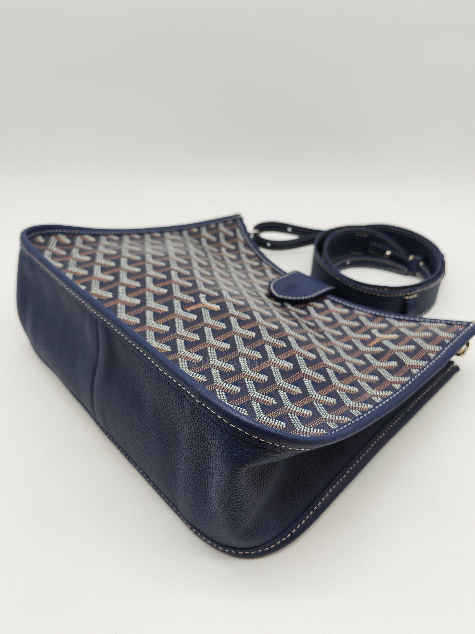 Sac Musette in Navy Blue/Bleu Marine Goyardine Canvas