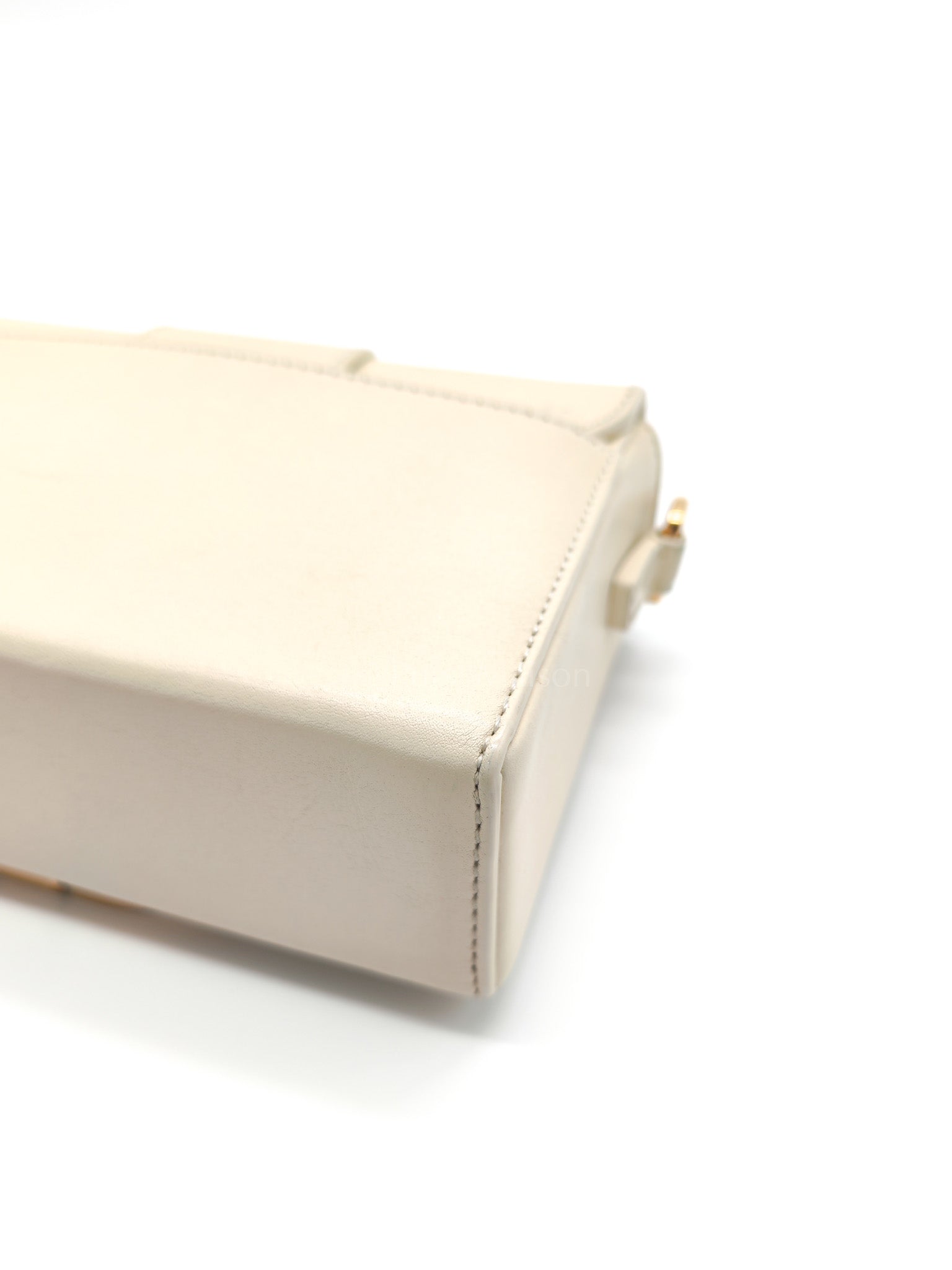 Montaigne Box Bag in Off-White Lambskin Leather and Gold Hardware Shoulder Bag | Purse Maison Luxury Bags Shop