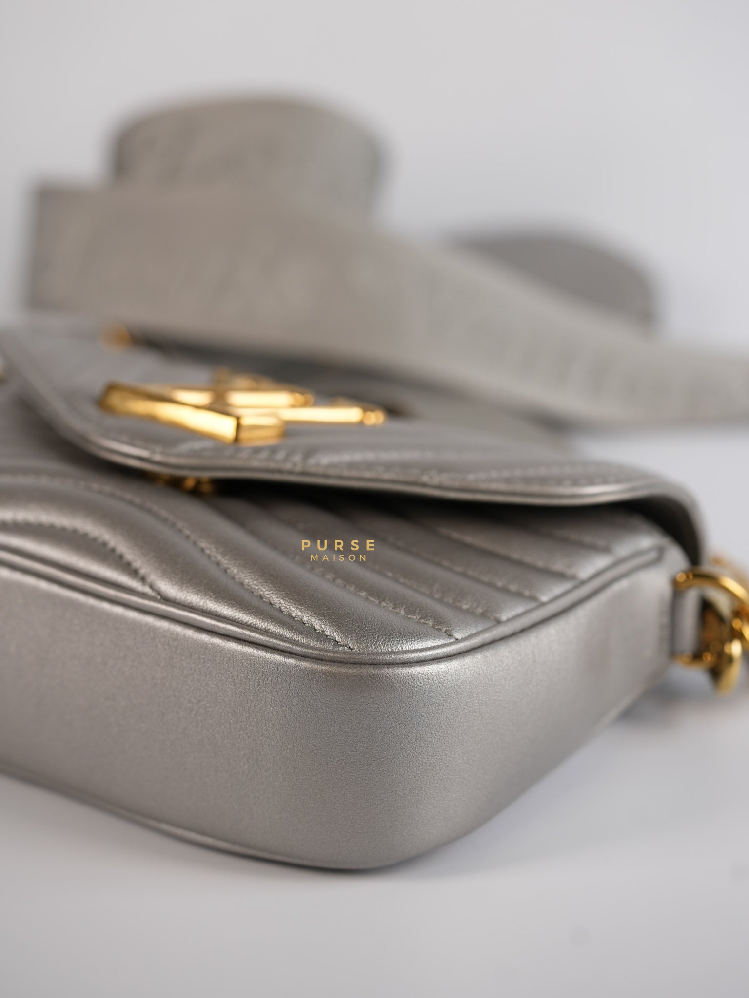 Multi Pochette New Wave Silvery Leather Gold Hardware(Microchip) | Purse Maison Luxury Bags Shop