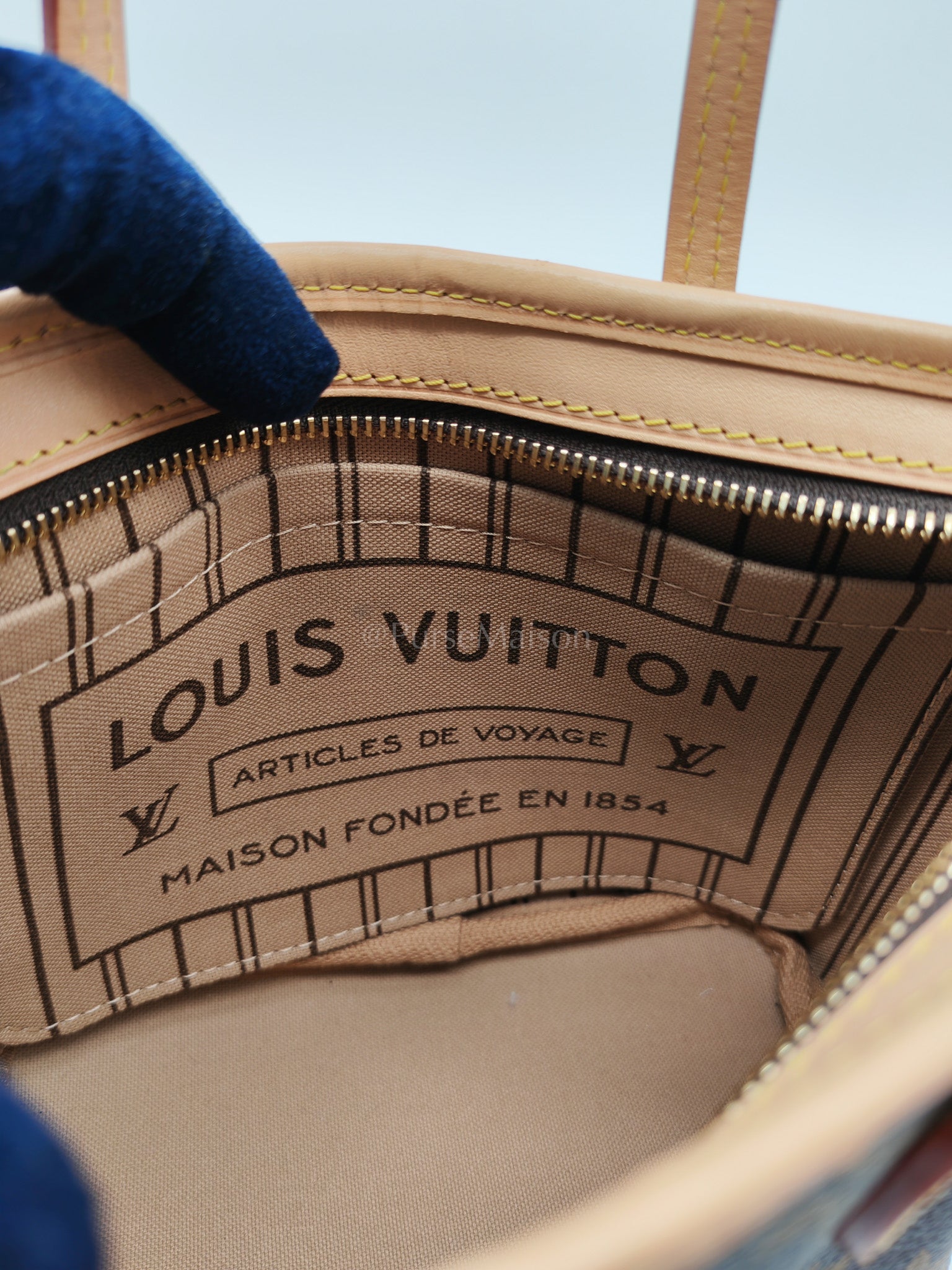 Neverfull BB in Monogram Canvas Crossbody Bag (Microchip) | Purse Maison Luxury Bags Shop