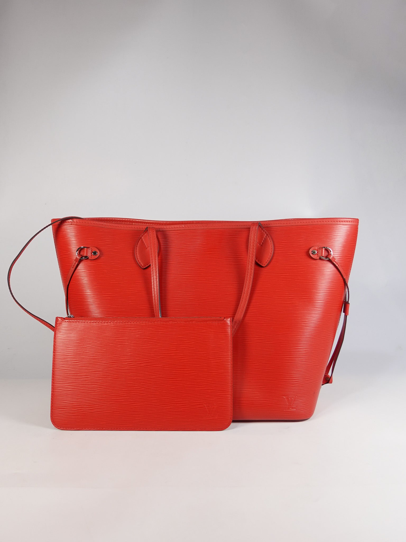 Neverfull MM in Red Epi Leather (Date Code: UB4156) Purse