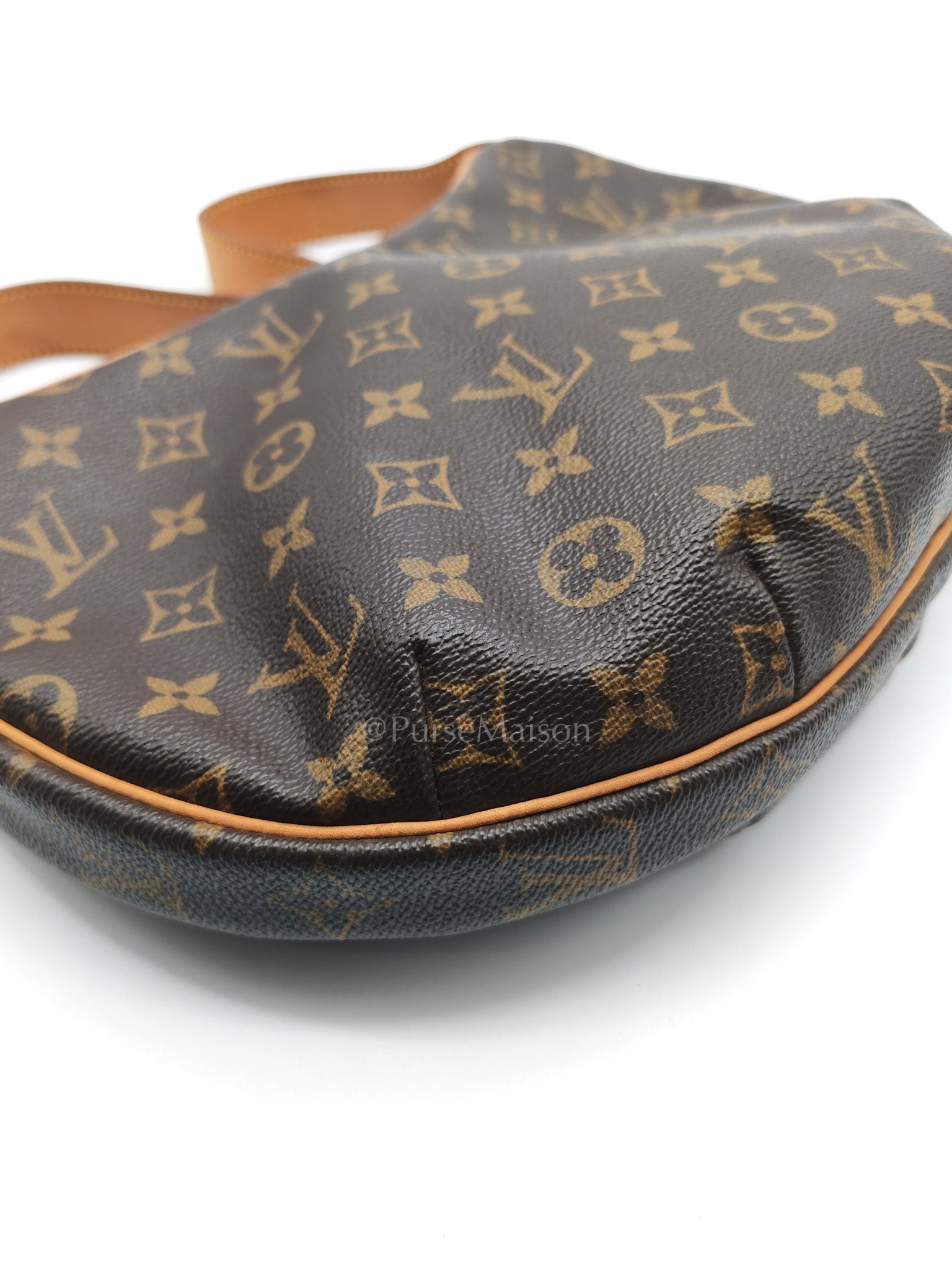 Croissant MM Handbag in Monogram Canvas (Datecode: TH0043)
