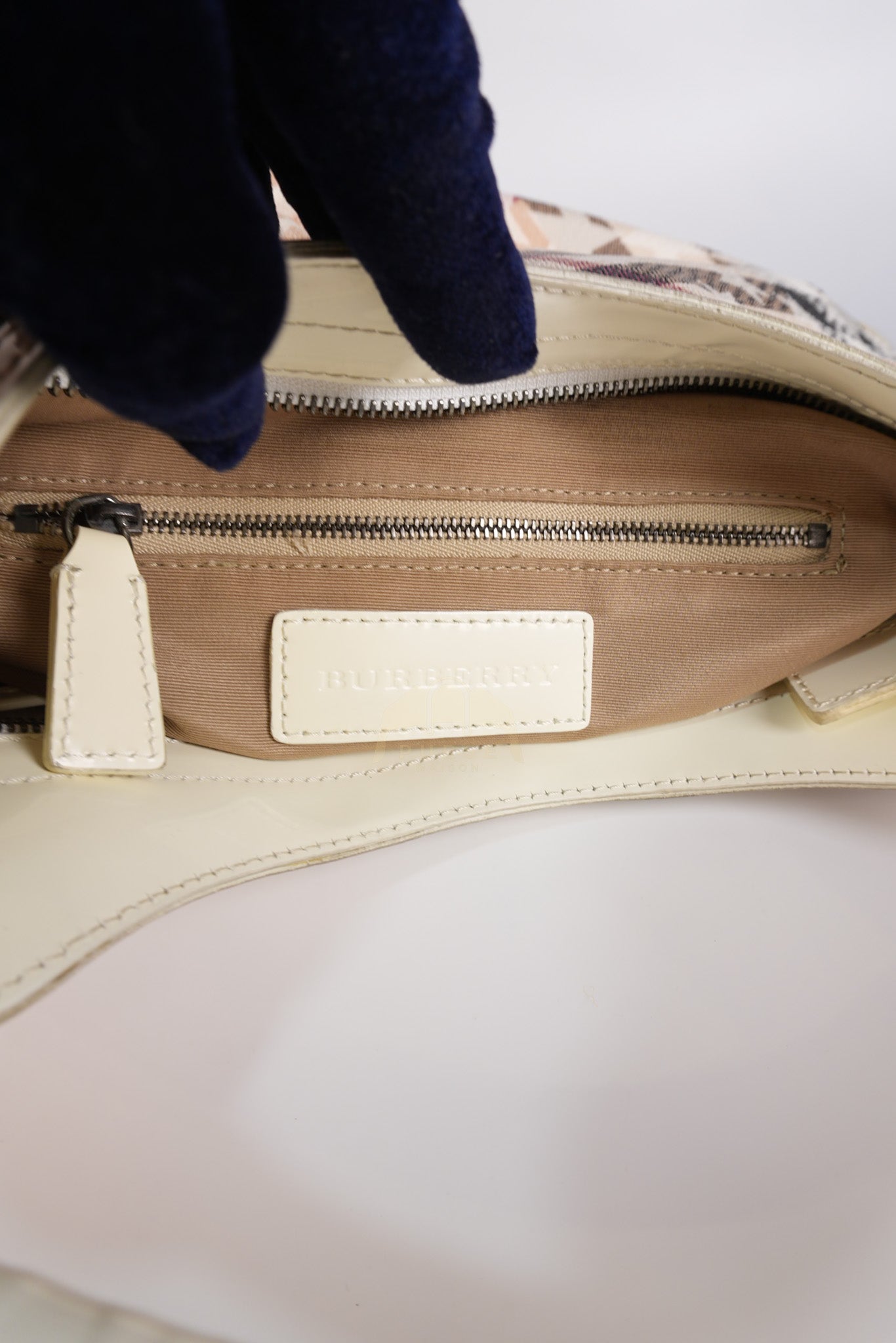 Nova Stars Printed Coated in White Patent Leather Shoulder Bag | Purse Maison Luxury Bags Shop