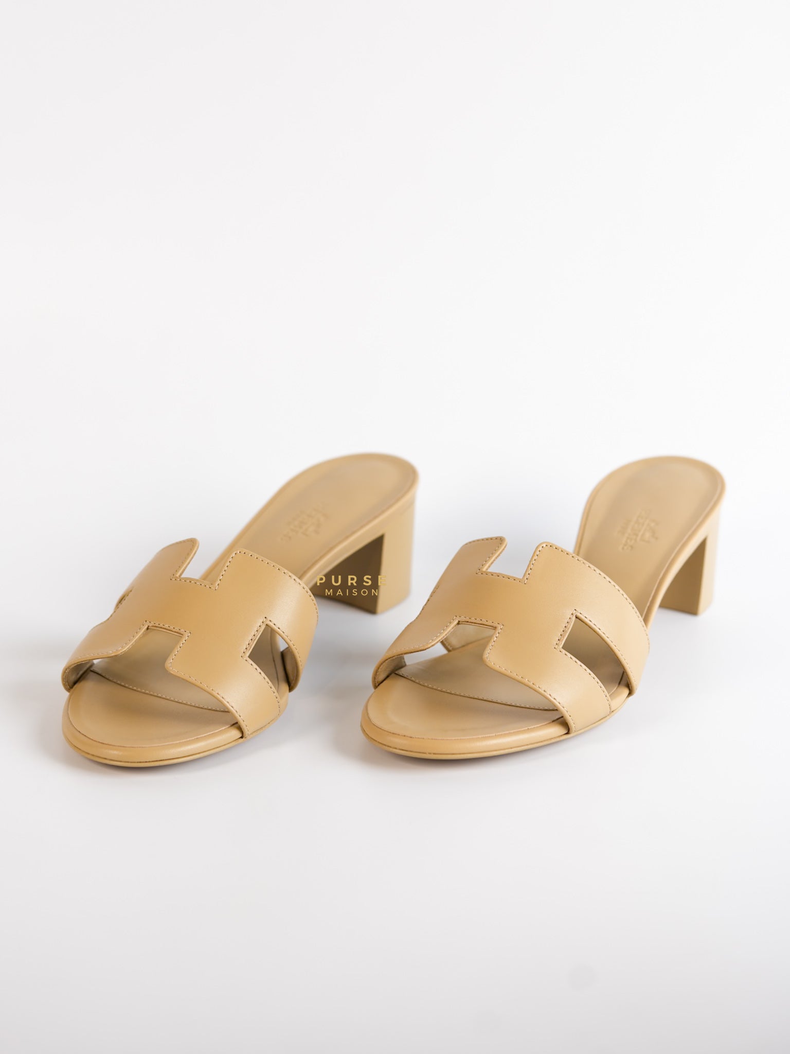 Oasis in Beige Size 37.5 EUR(24.5cm) | Purse Maison Luxury Bags Shop
